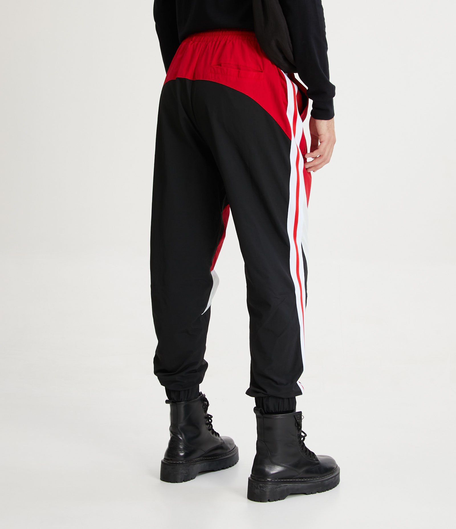 Calça Jogger em Poliamida com Blocos de Cor e Lettering Vermelho/ Branco/ Preto 3