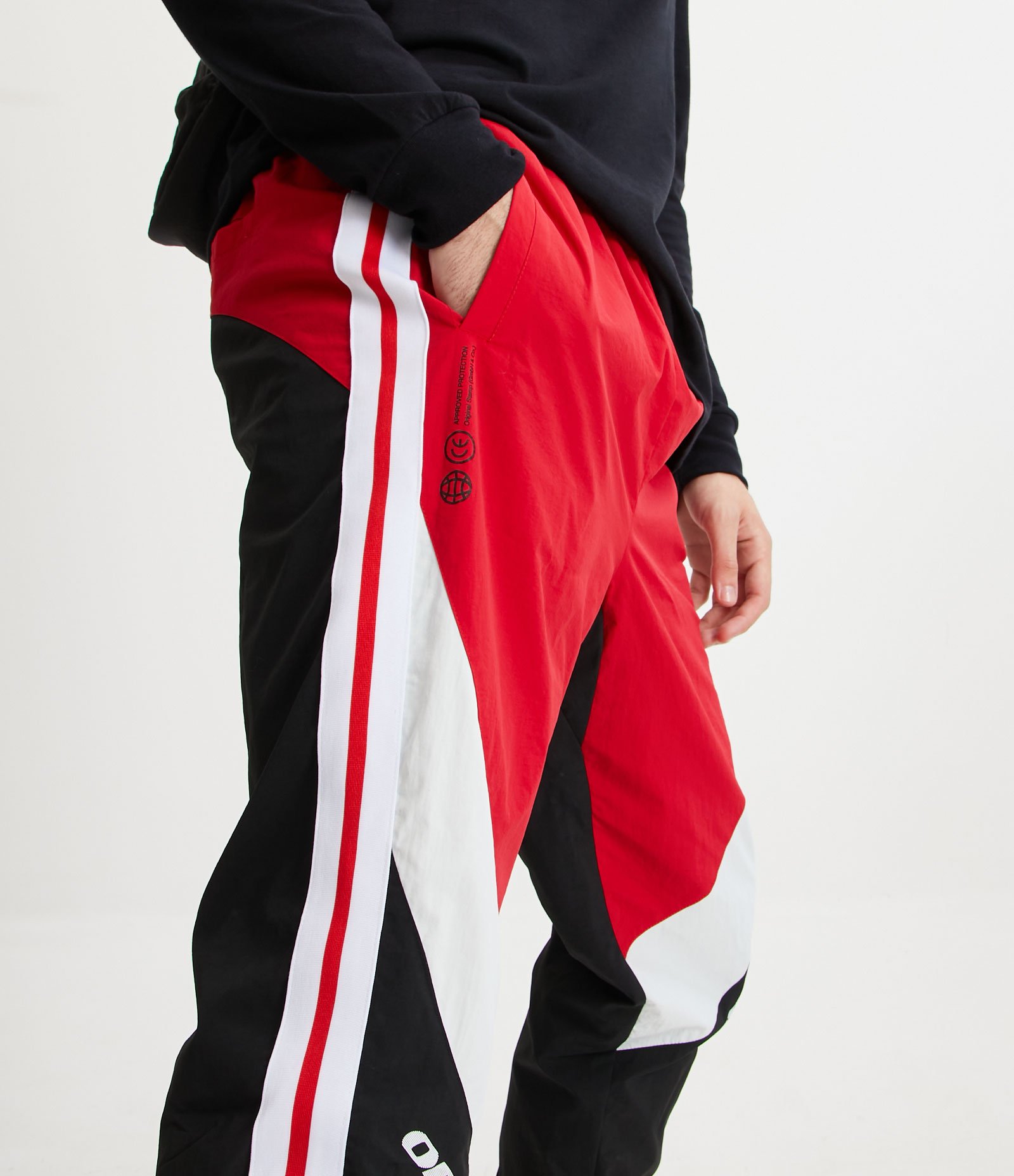 Calça Jogger em Poliamida com Blocos de Cor e Lettering Vermelho/ Branco/ Preto 4
