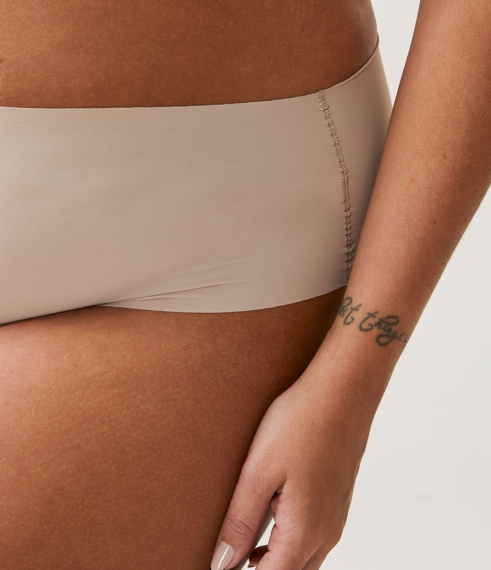 Calcinha Biquíni Conforto com Corte a Fio Curve & Plus Size Bege claro 3