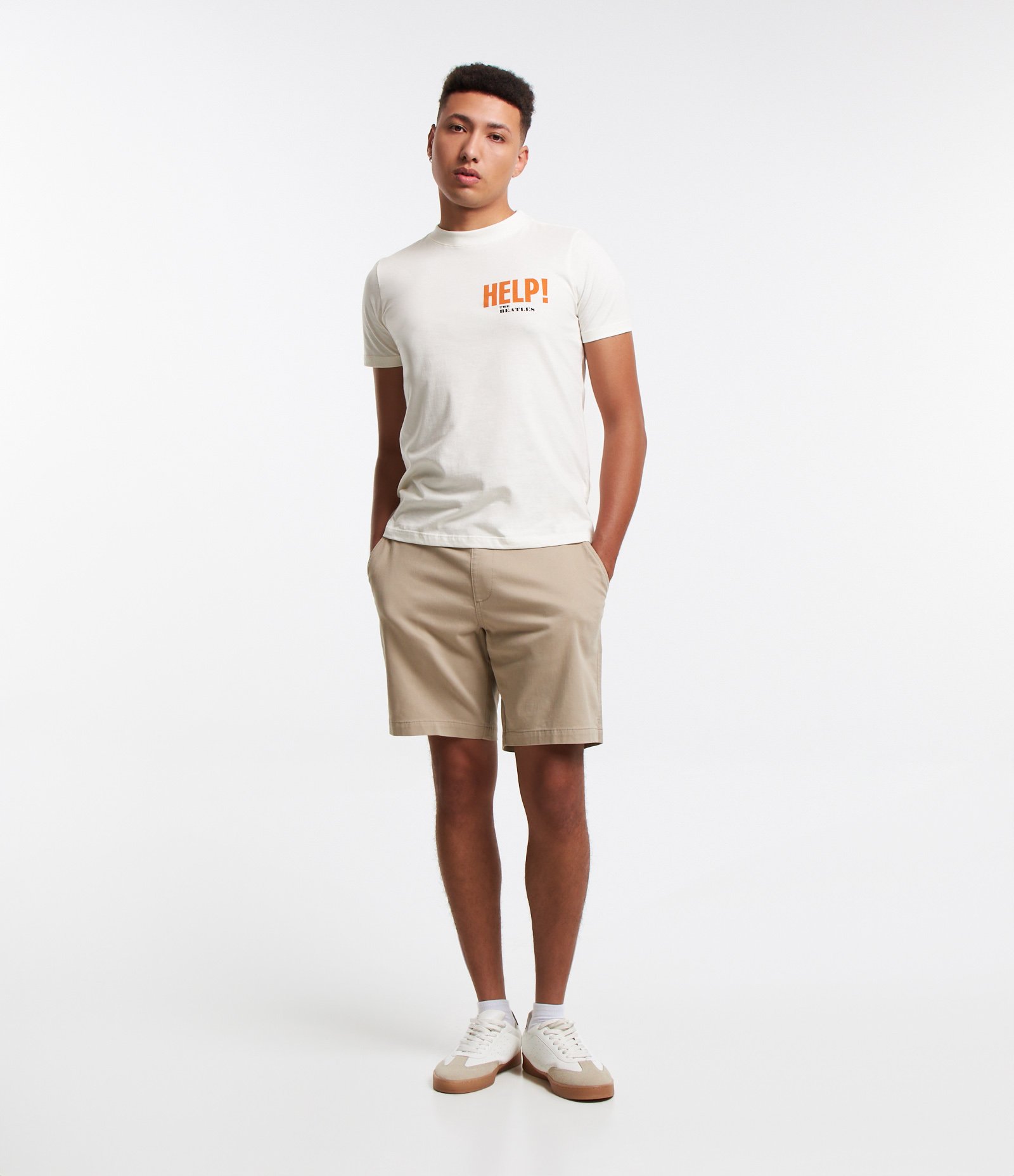 Bermuda Regular Slim em Sarja com Cós Elástico e Bolsos 1