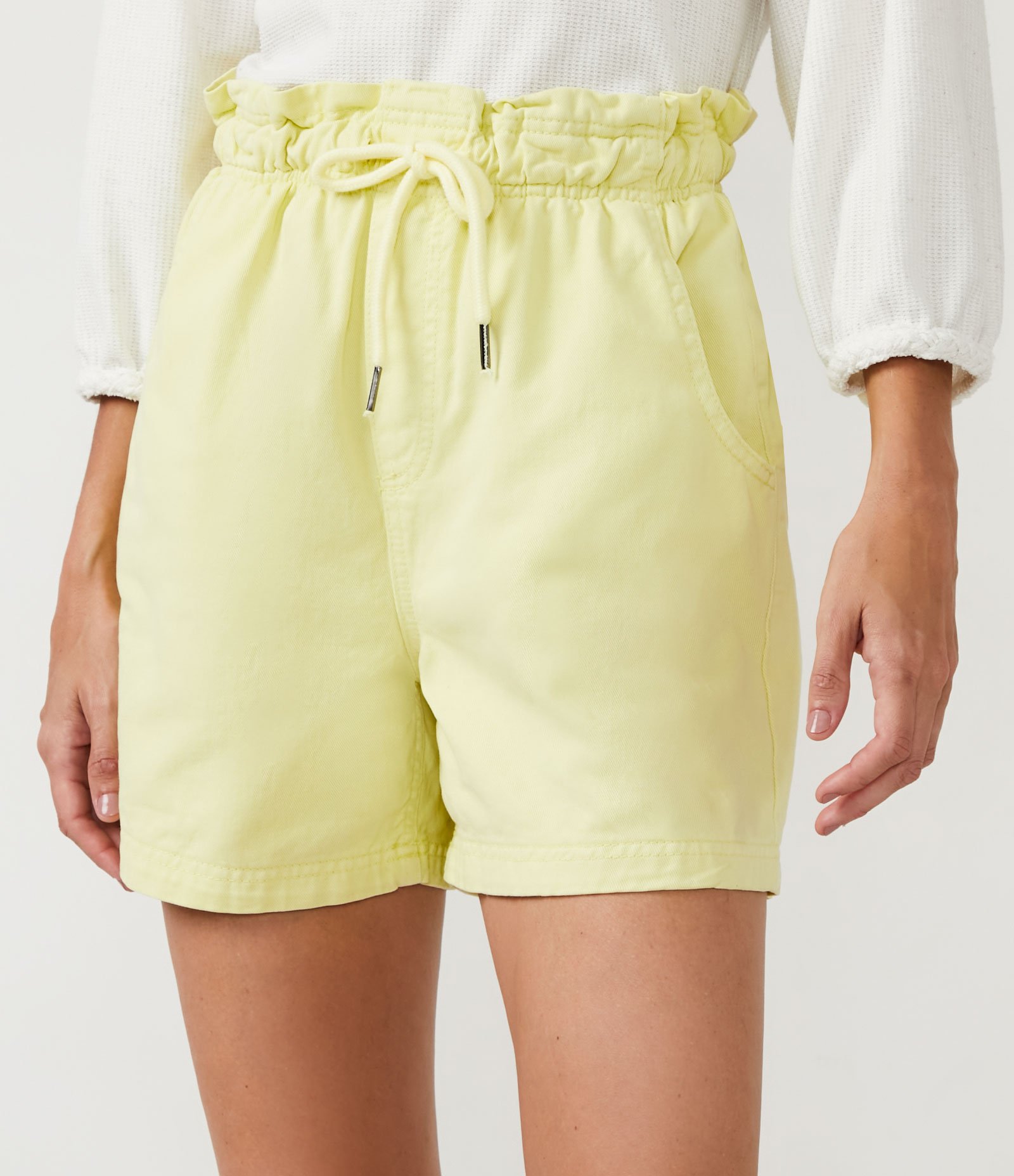 Short Curto em Sarja com Elástico no Cós e Barra Larga Amarelo 1