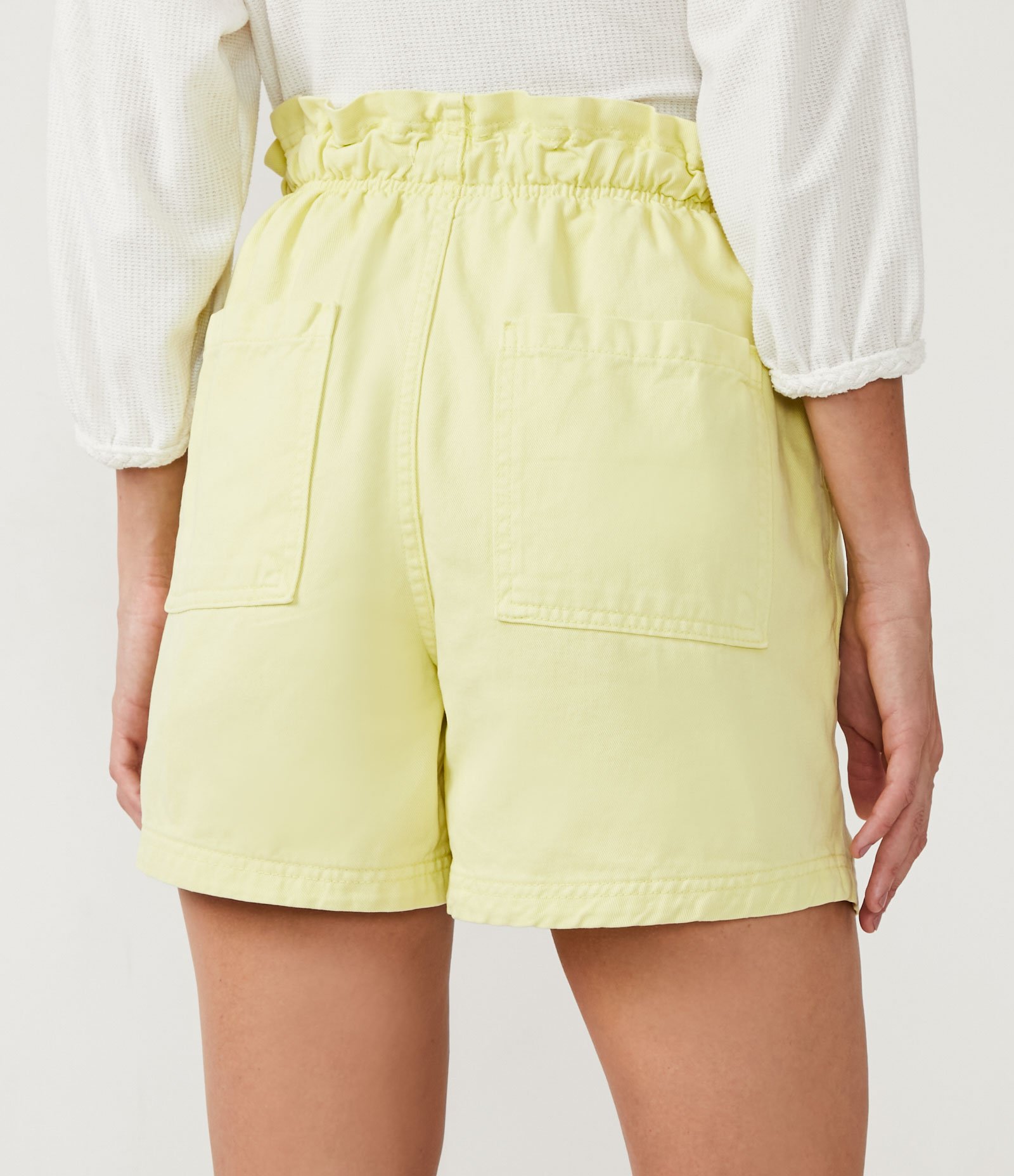 Short Curto em Sarja com Elástico no Cós e Barra Larga Amarelo 2