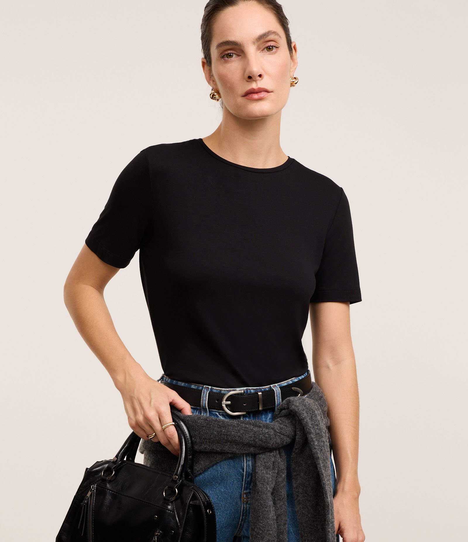Blusa T-Shirt Básica em Viscose Preto 1