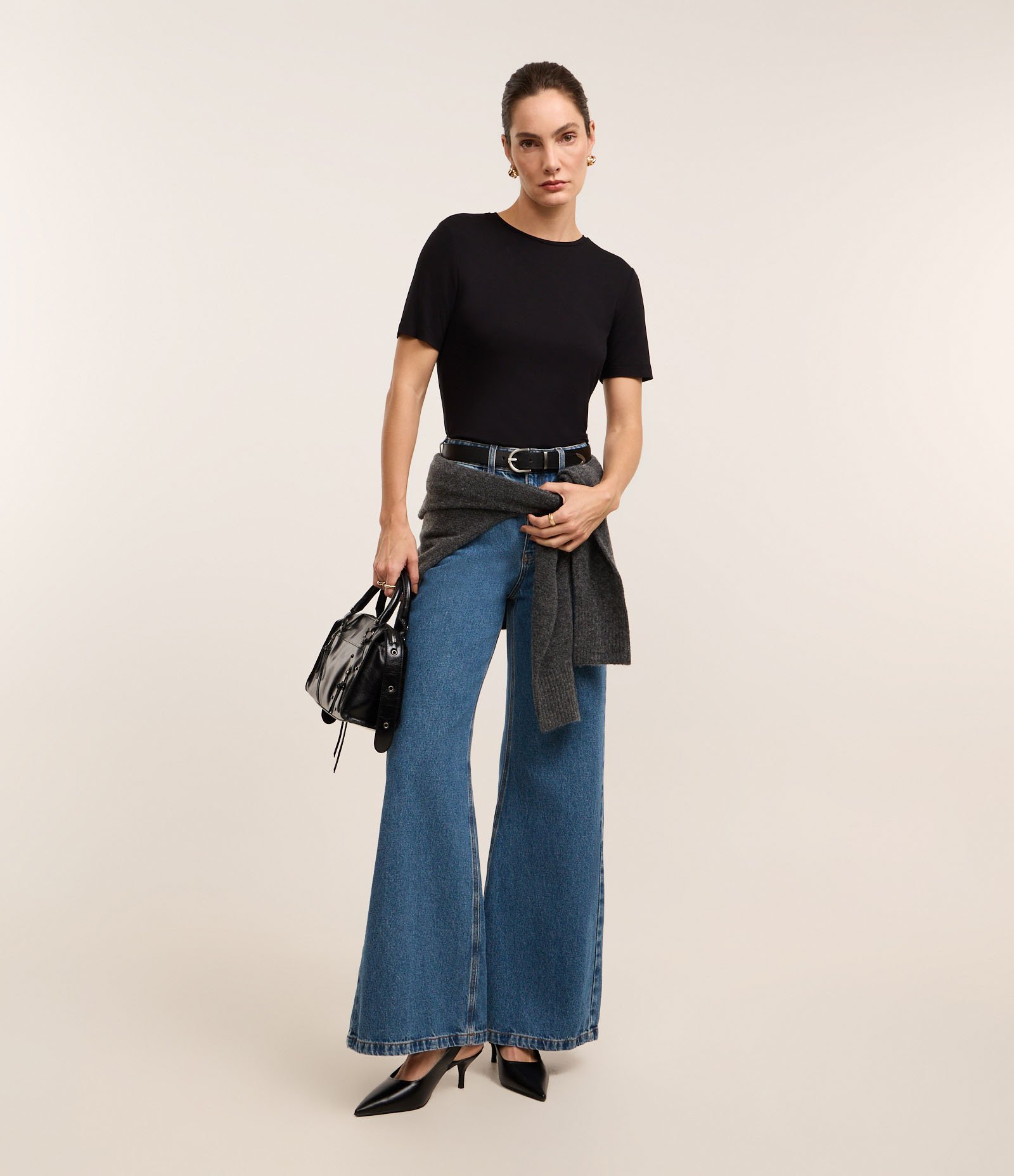 Blusa T-Shirt Básica em Viscose Preto 2