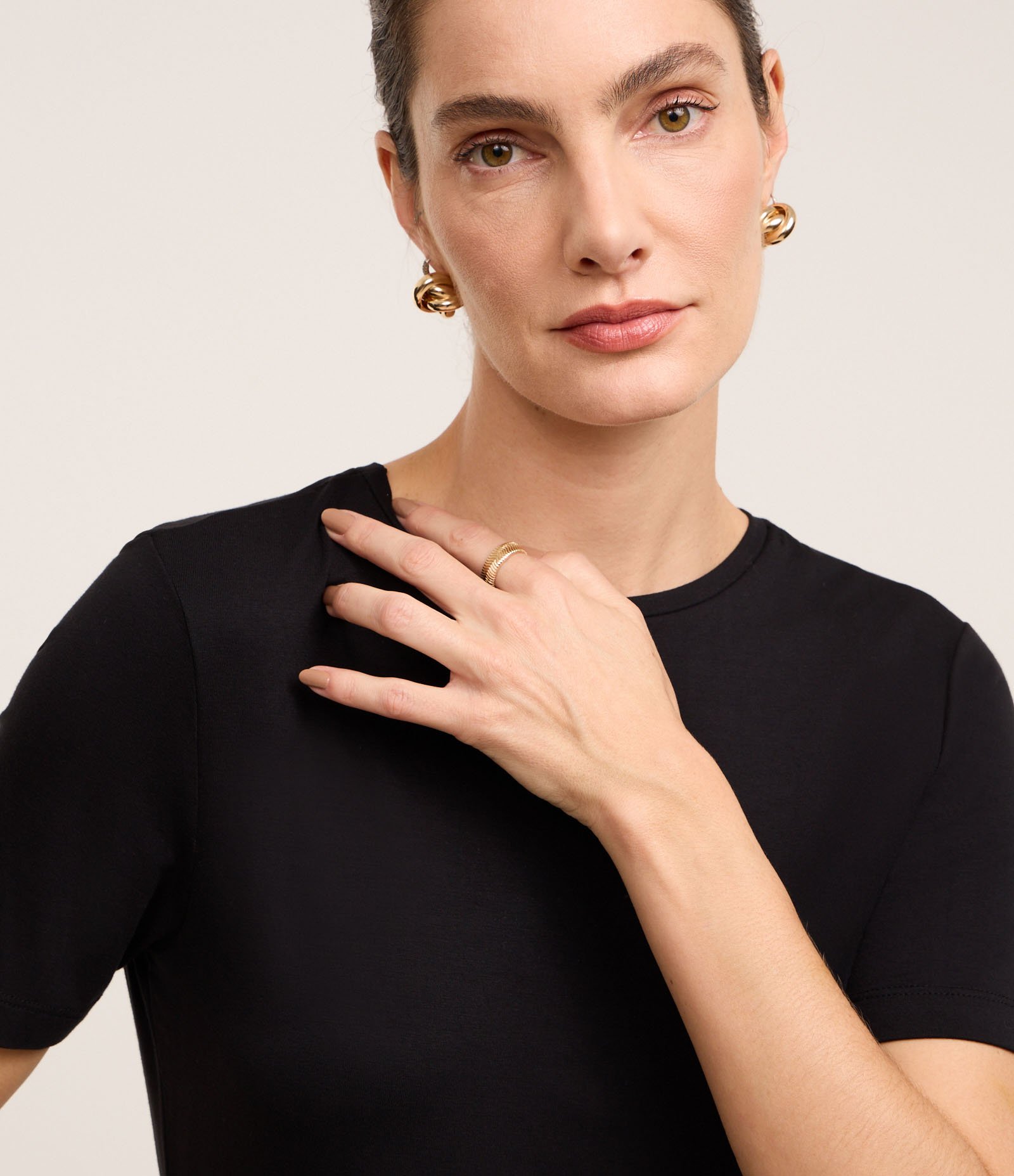 Blusa T-Shirt Básica em Viscose Preto 3