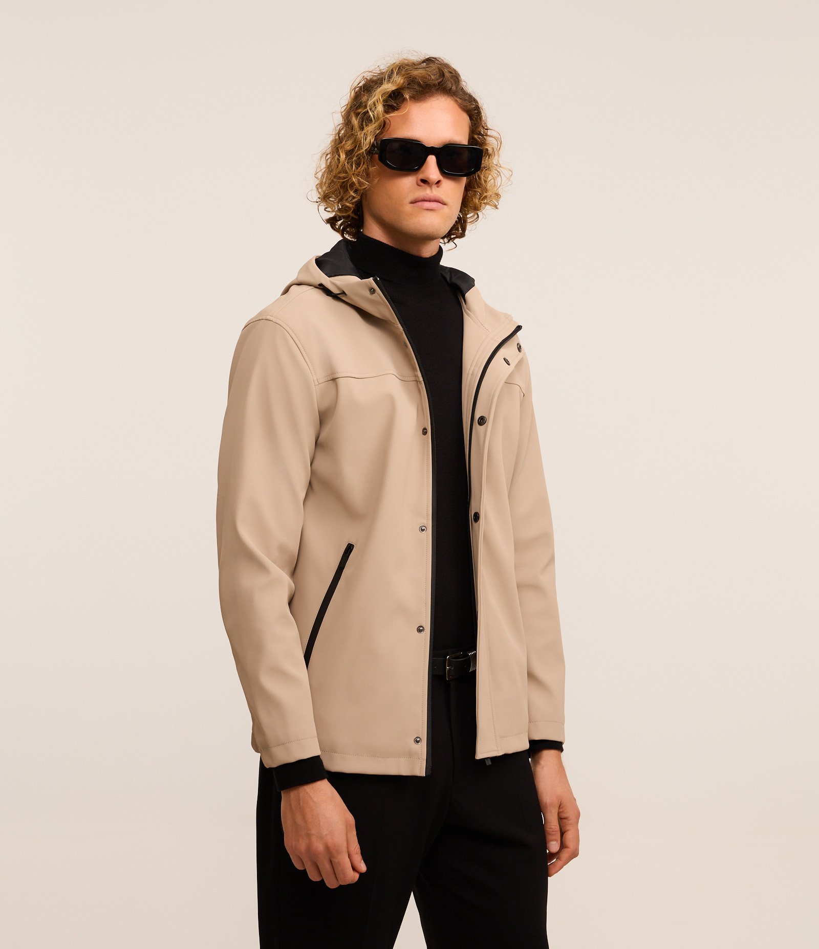 Jaqueta Impermeável com Capuz e Bolsos com Zíper Bege 1