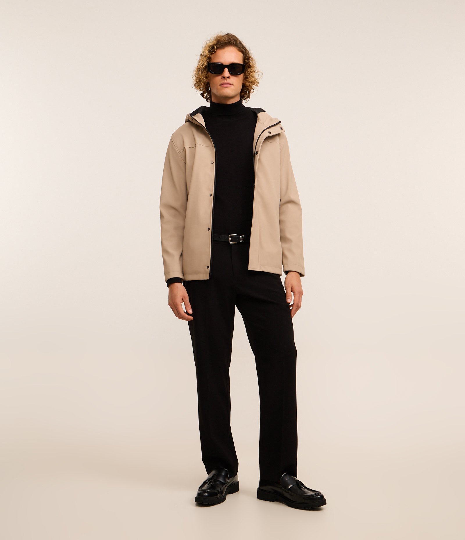 Jaqueta Impermeável com Capuz e Bolsos com Zíper Bege 2