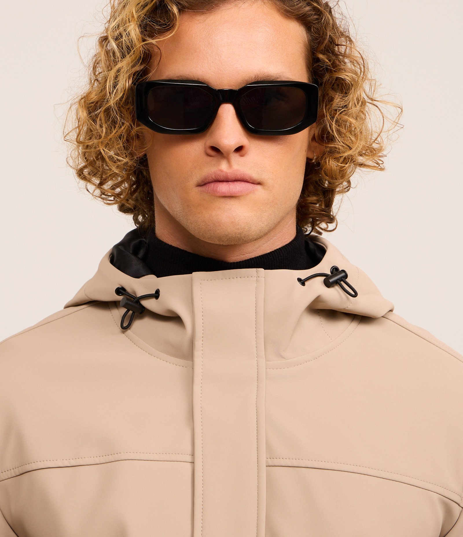 Jaqueta Impermeável com Capuz e Bolsos com Zíper Bege 6