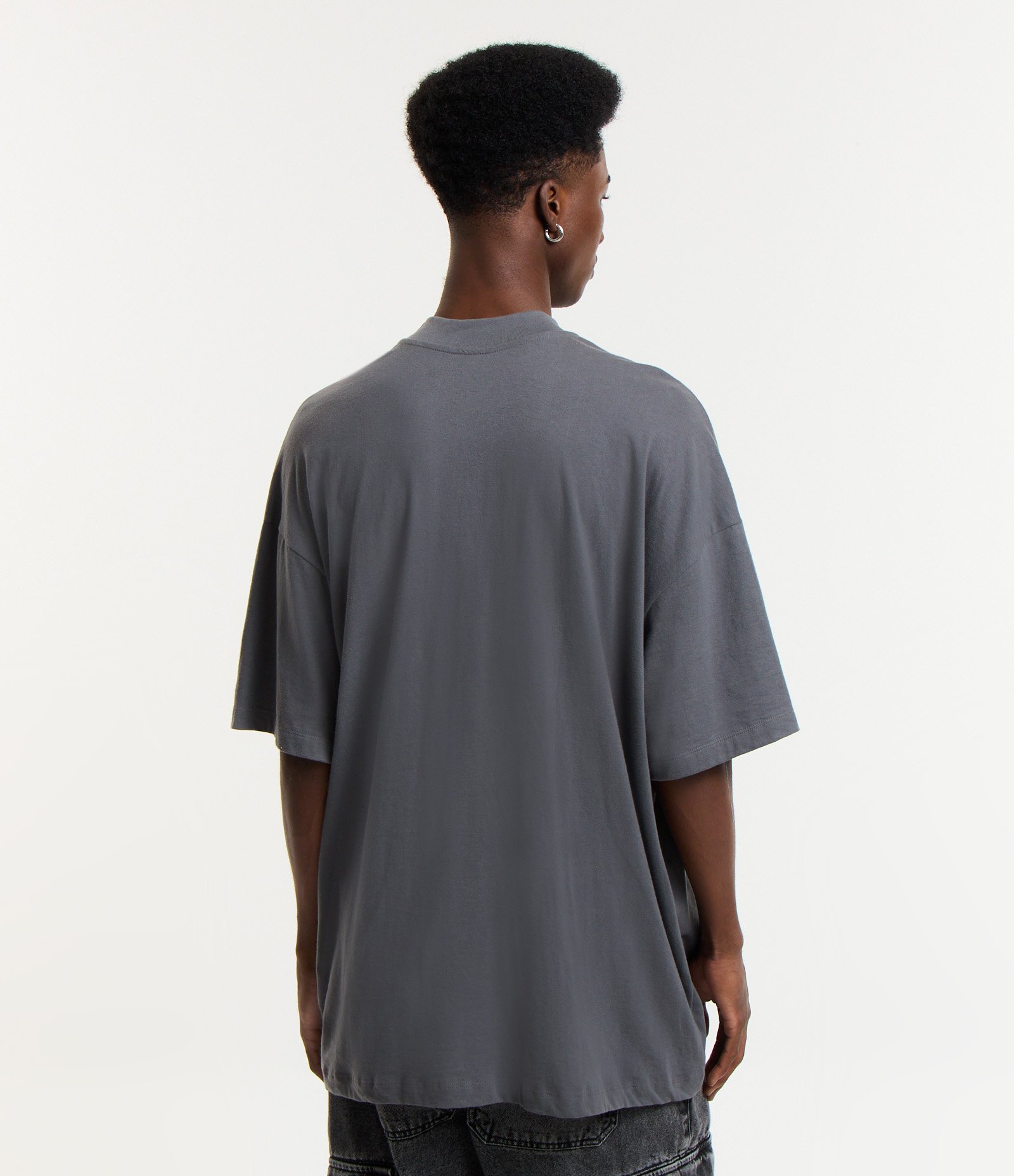 Camiseta Oversized em Algodão Malhão com Bordado Stronger na Gola Cinza Escuro 3