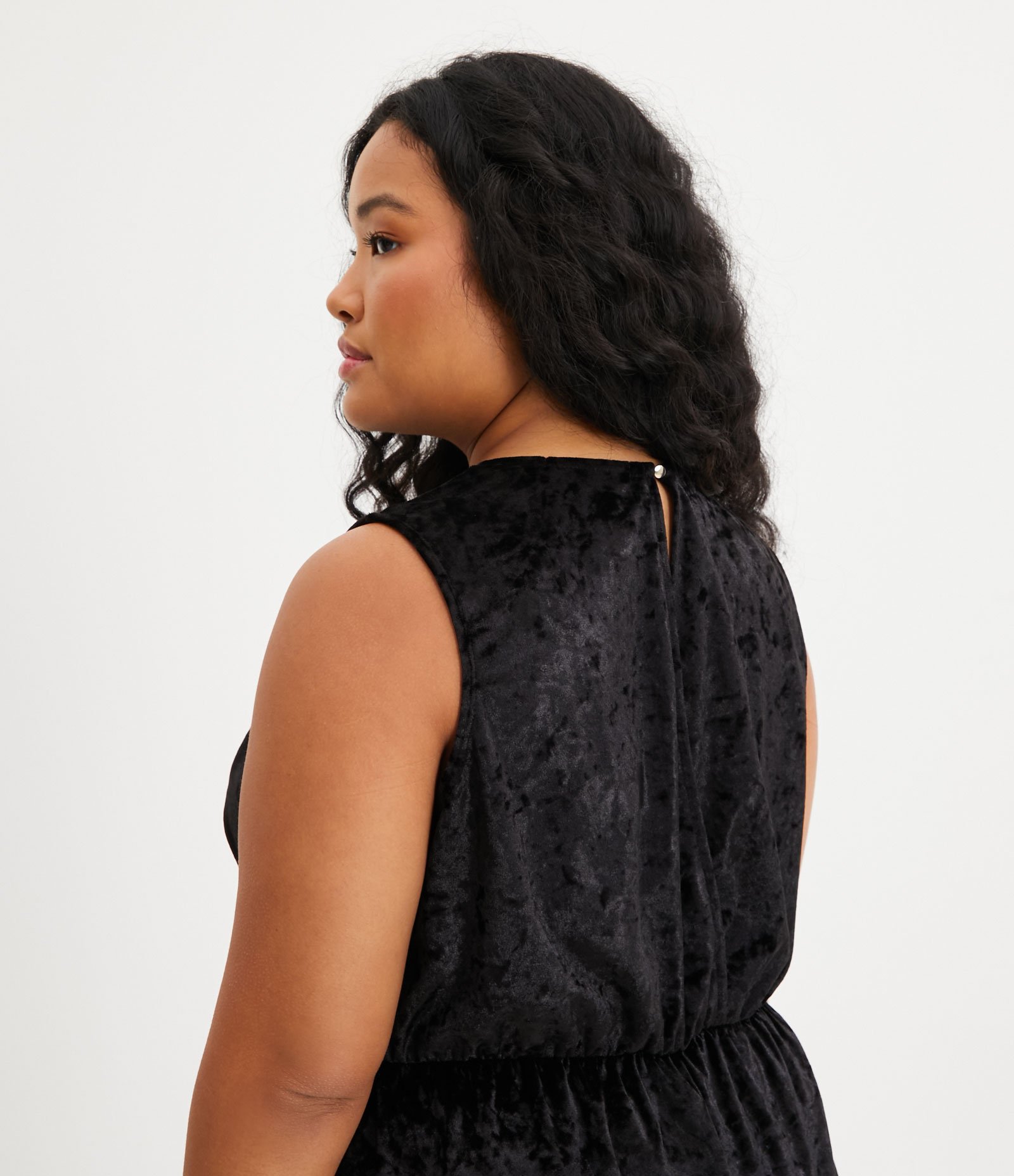 Macacão Longo em Veludo com Decote Transpassado Curve & Plus Size Preto 4
