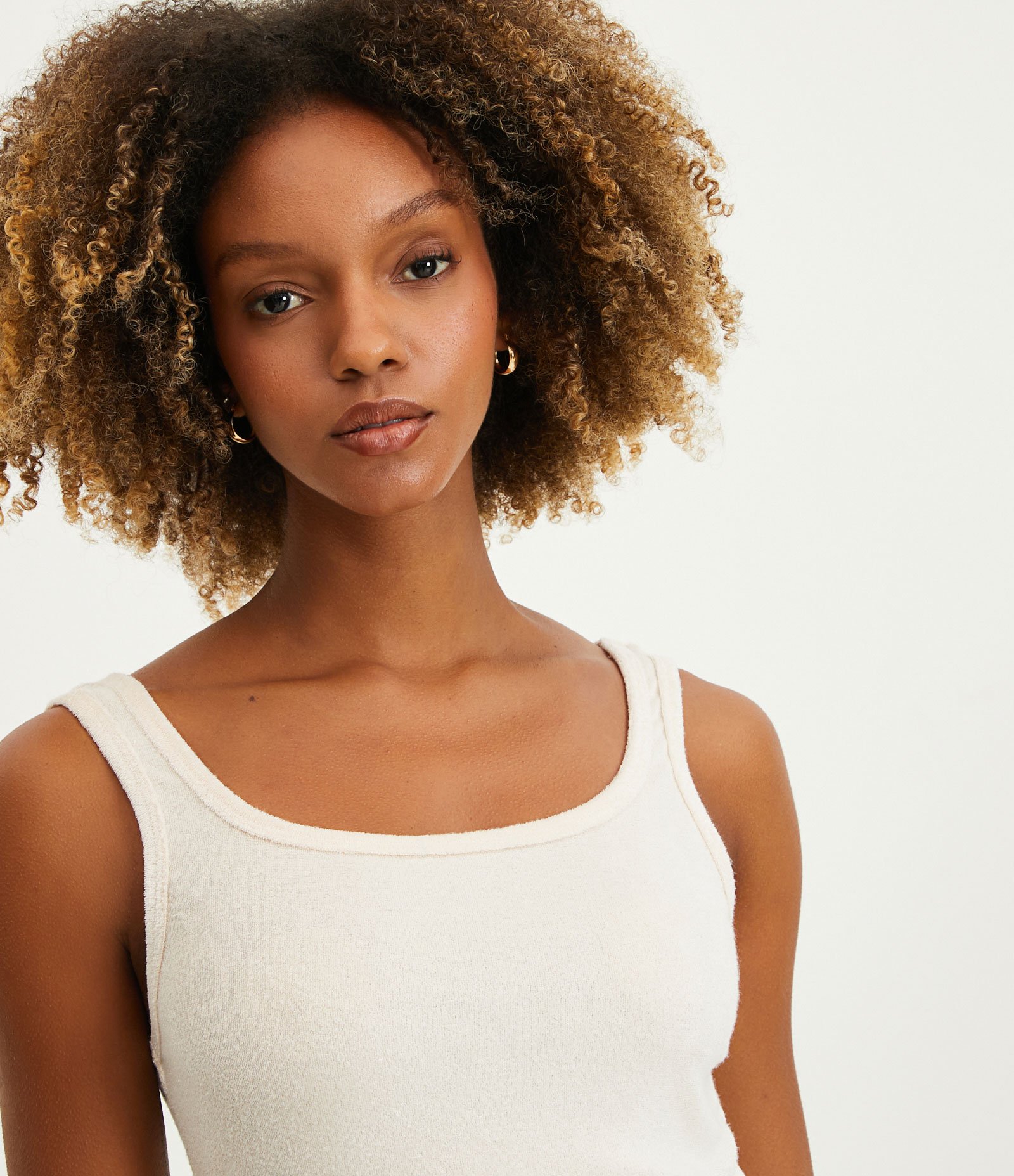 Pijama Longo em Tecido Atoalhado com Blusa Regata e Calça Off White 3