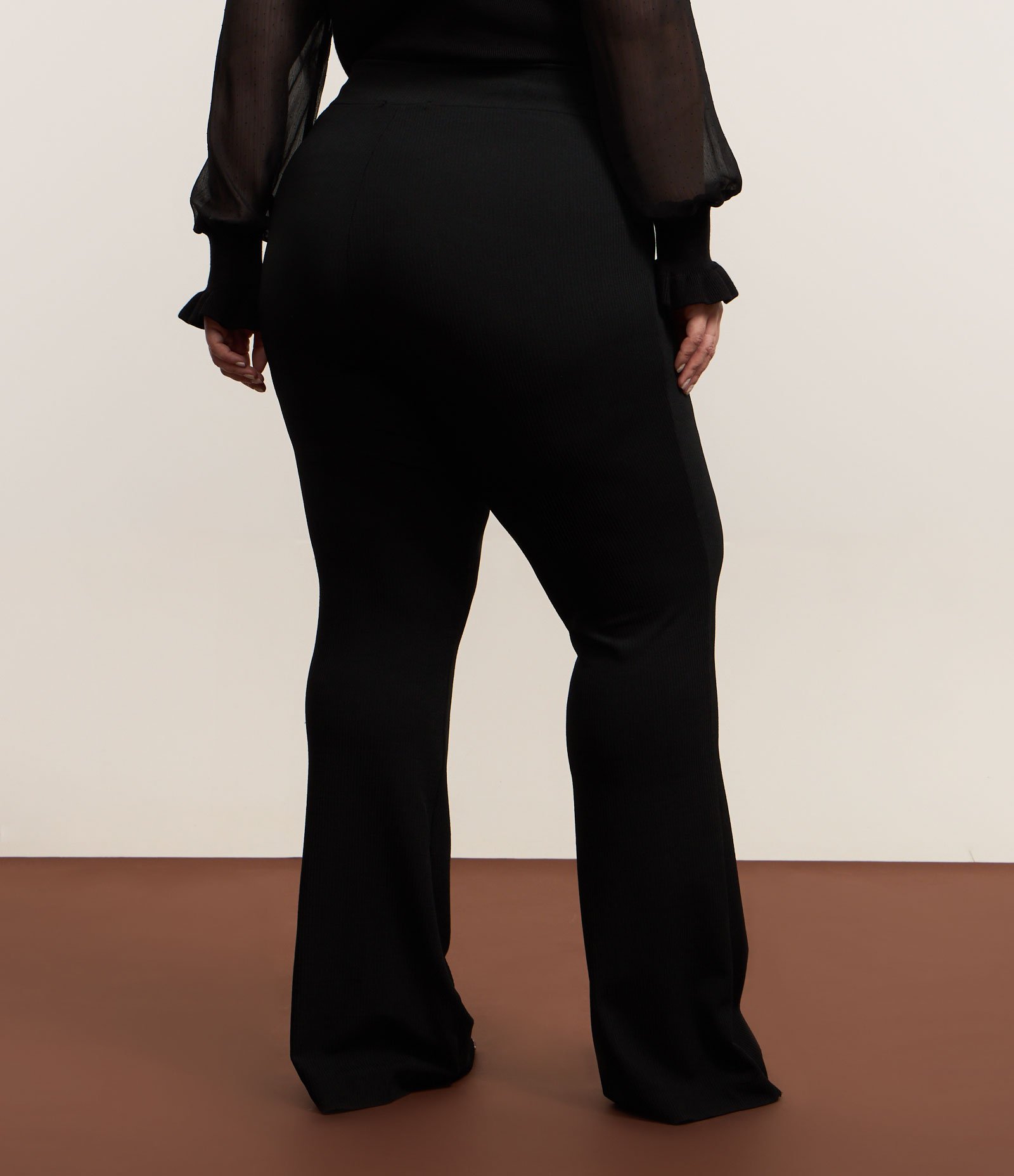 Calça Flare com Textura Canelada Curve & Plus Size Preto 3