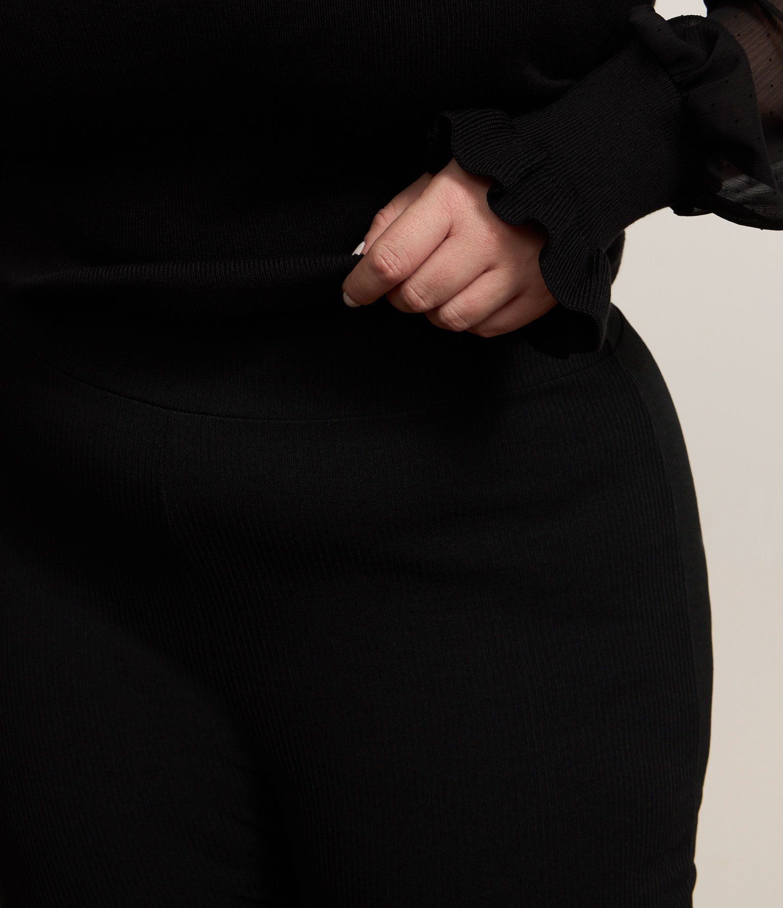 Calça Flare com Textura Canelada Curve & Plus Size Preto 4