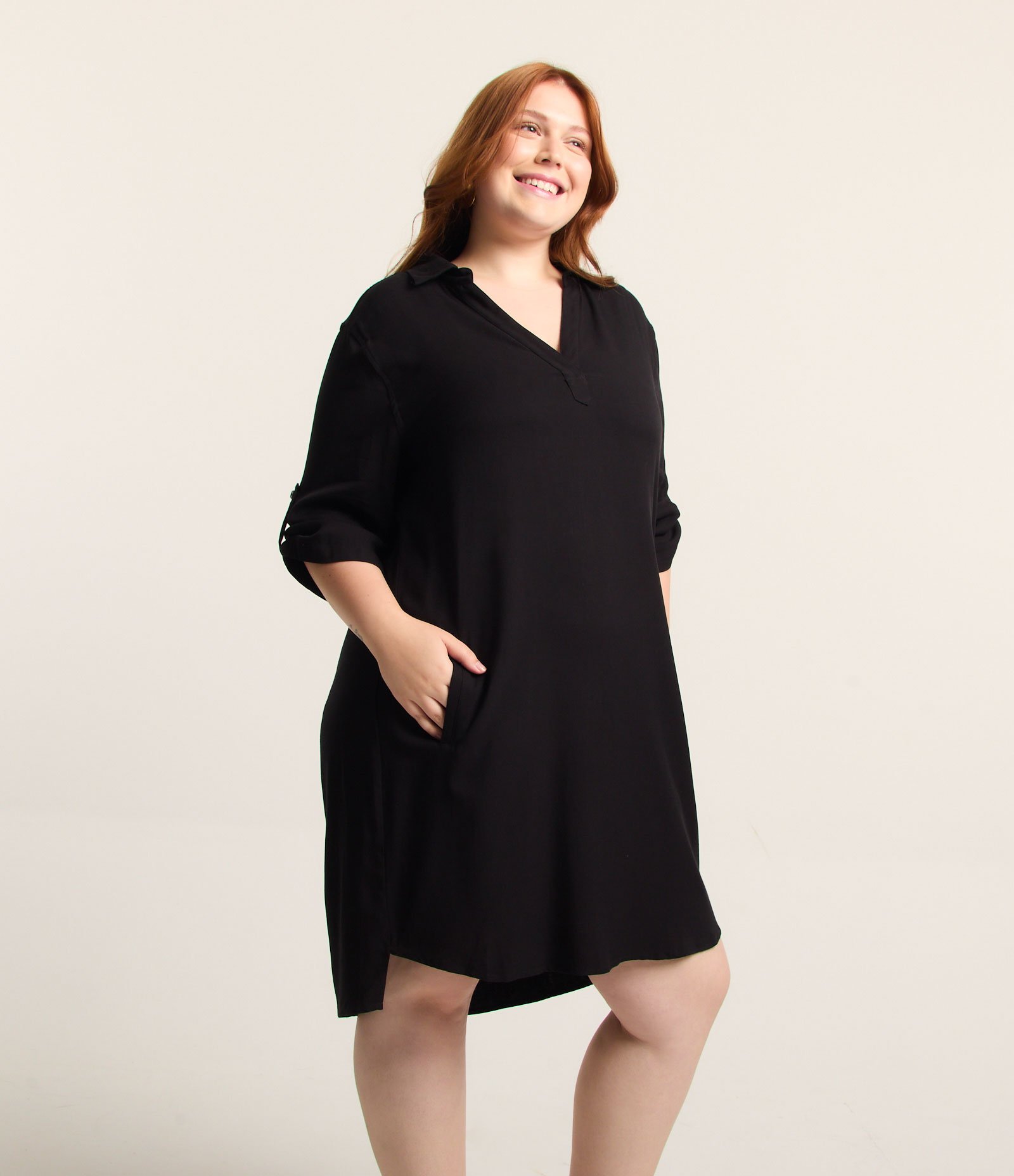 Vestido Curto em Viscose com Bolsos Curve & Plus Size Preto 3