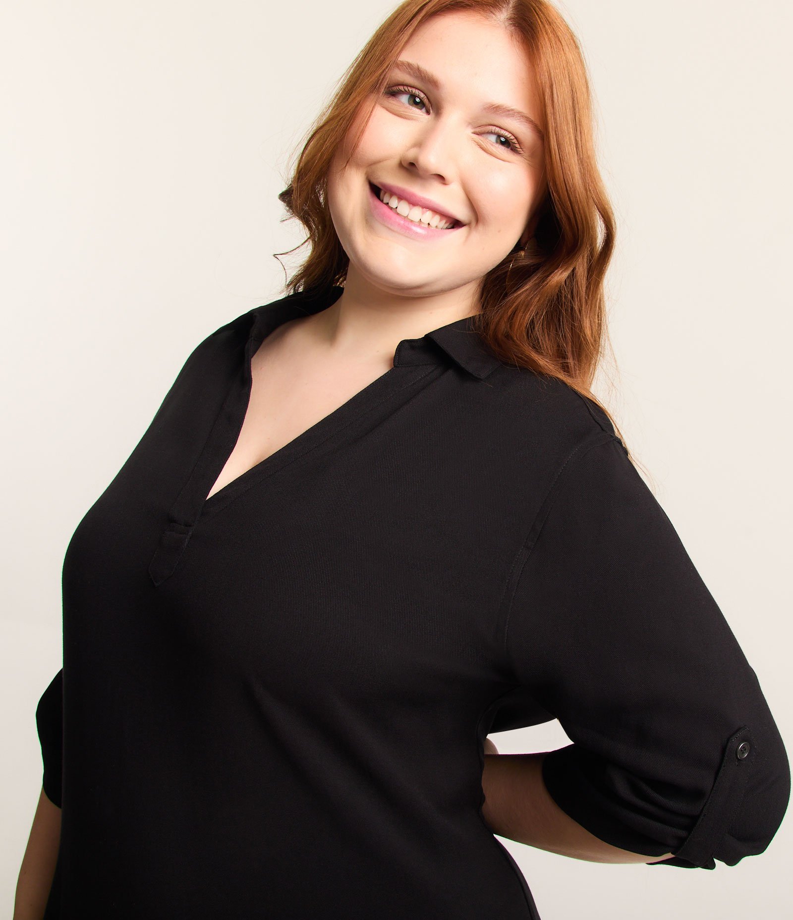 Vestido Curto em Viscose com Bolsos Curve & Plus Size Preto 4