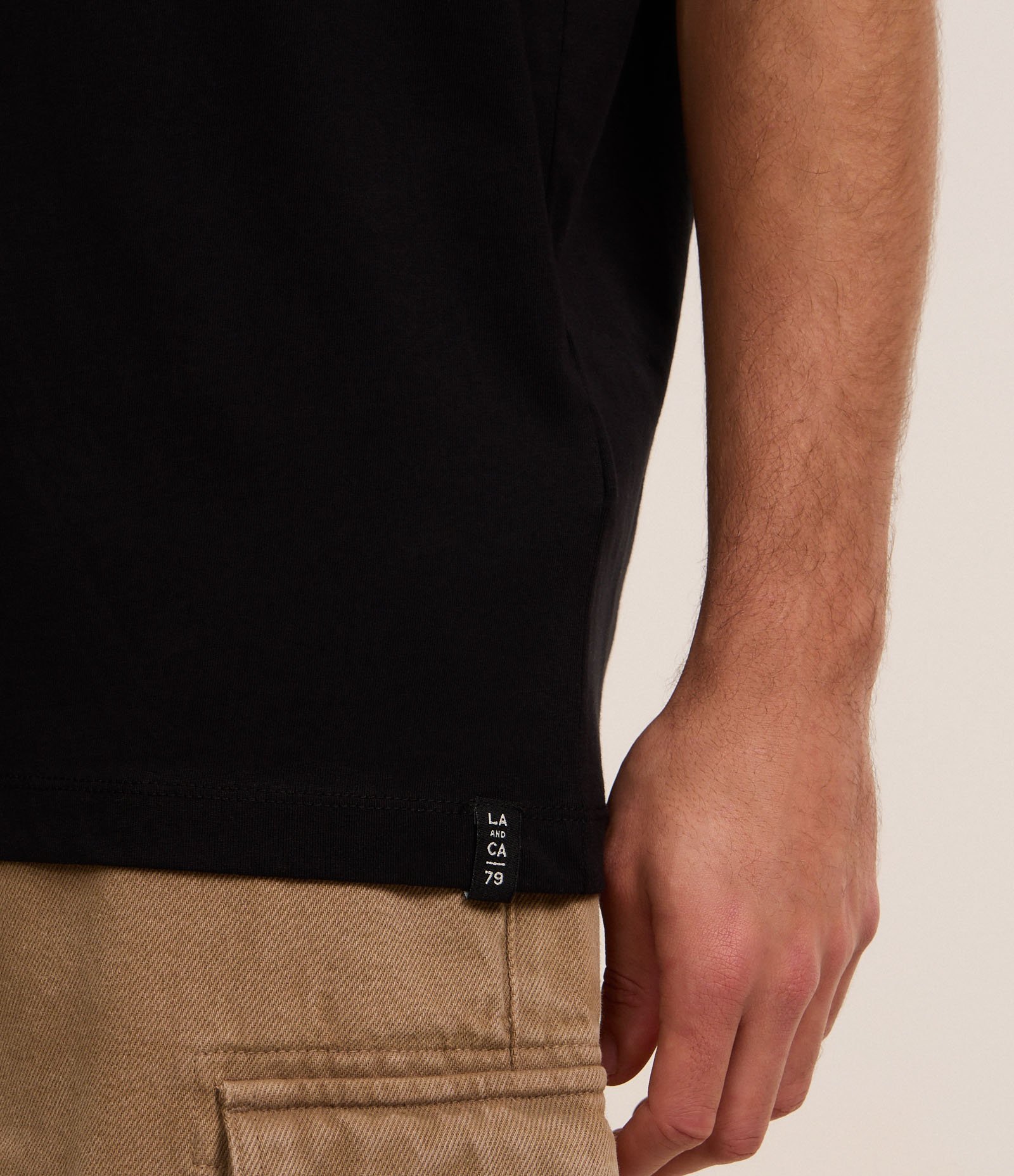 Regata Machão em Algodão com Gola Redonda e Etiqueta na Barra Preto 3