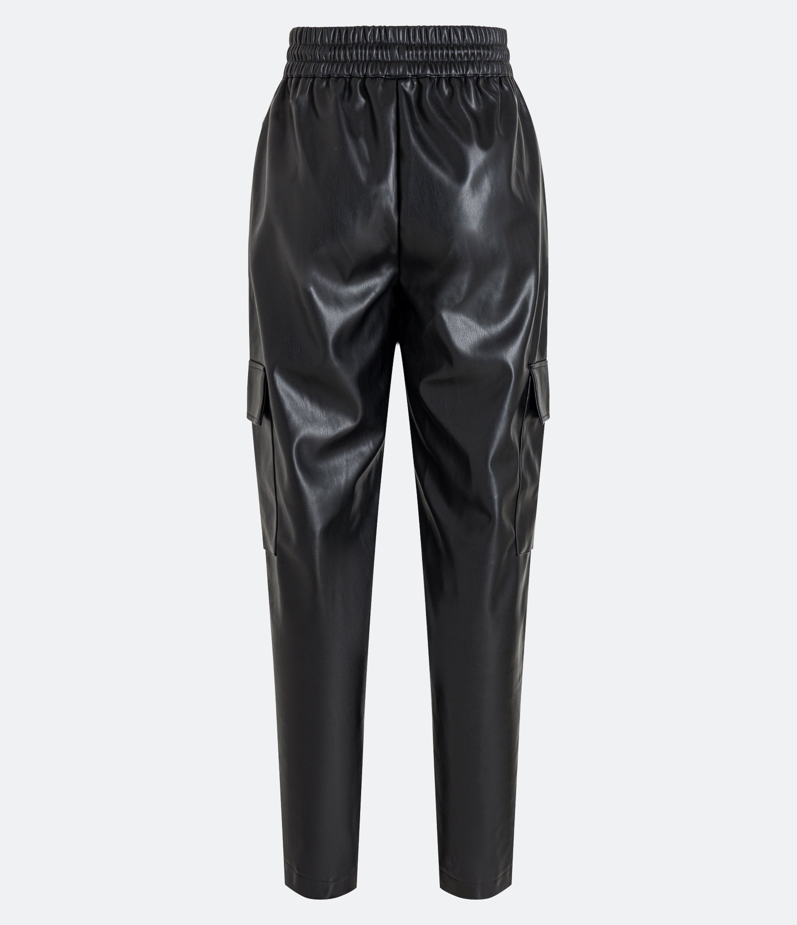 Calça Jogger em Pu com Bolsos Cargo Preto 2