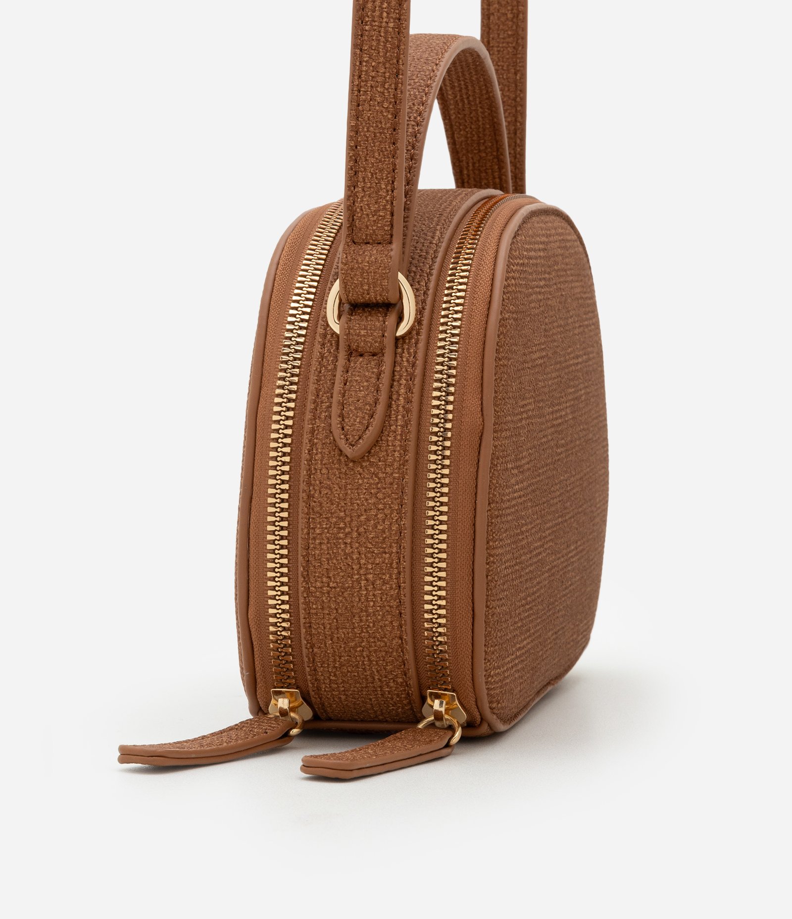 Bolsa Arredondada Transversal com Fechamento por Zíper Marrom Caramelo 3