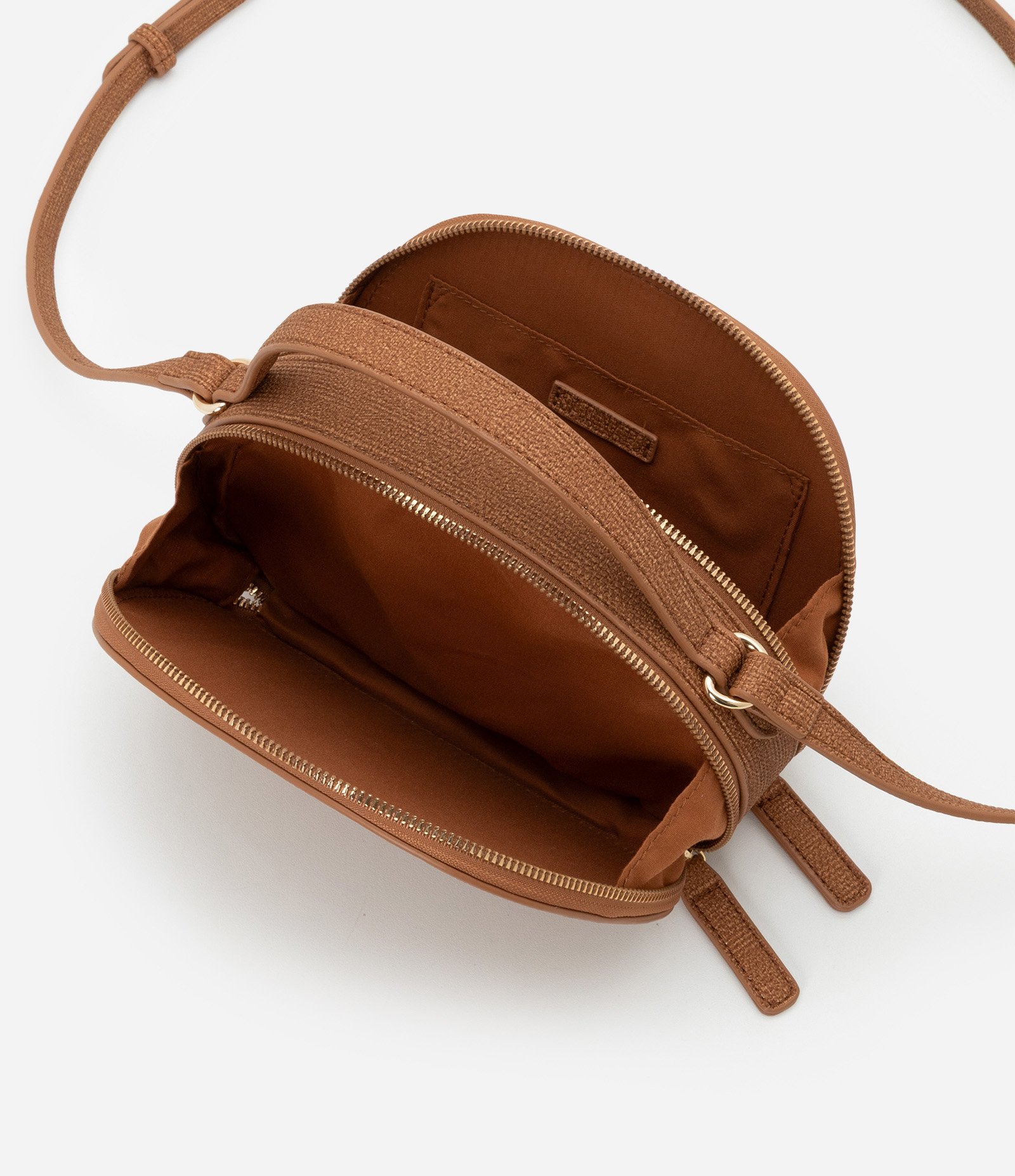 Bolsa Arredondada Transversal com Fechamento por Zíper Marrom Caramelo 5
