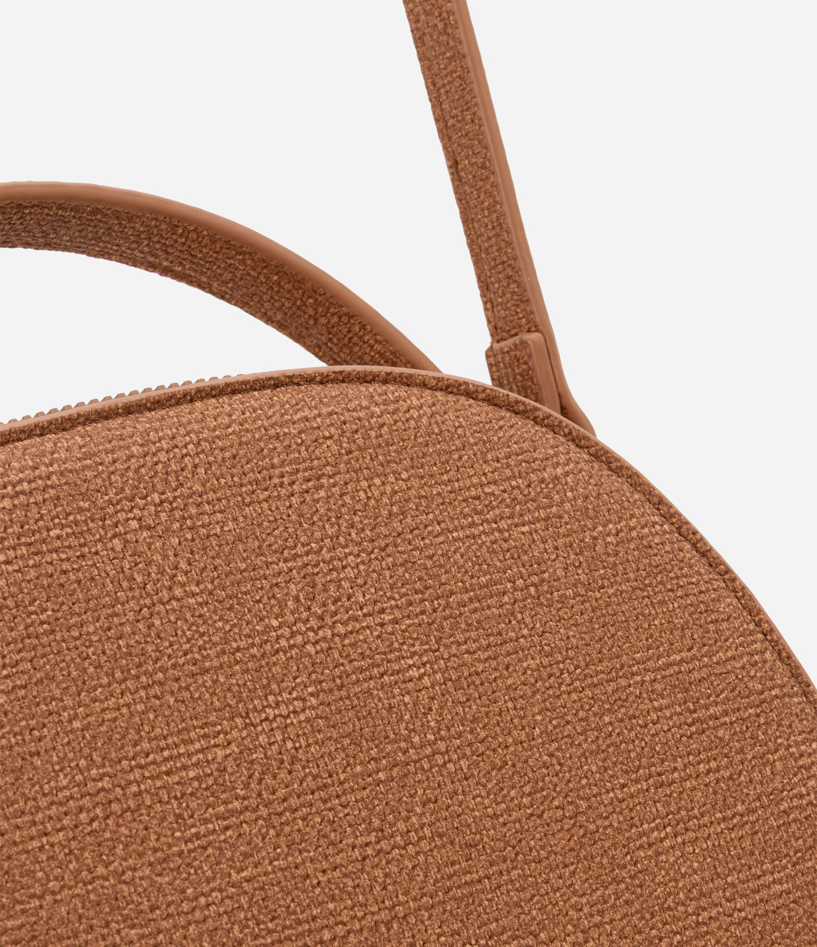 Bolsa Arredondada Transversal com Fechamento por Zíper Marrom Caramelo 6