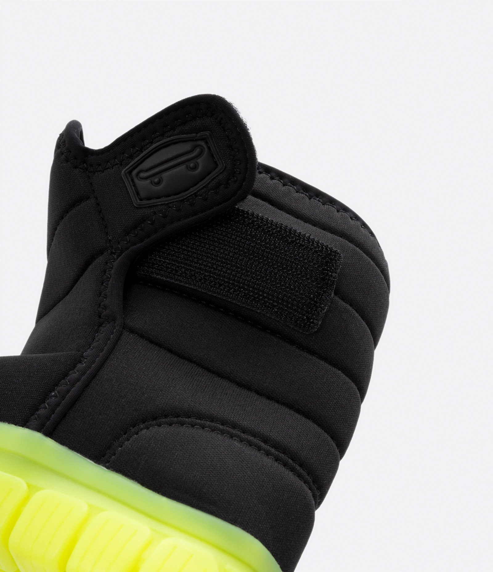 Bota Infantil com Gomos e Sola Neon - Tam 20 ao 29 Preto 4