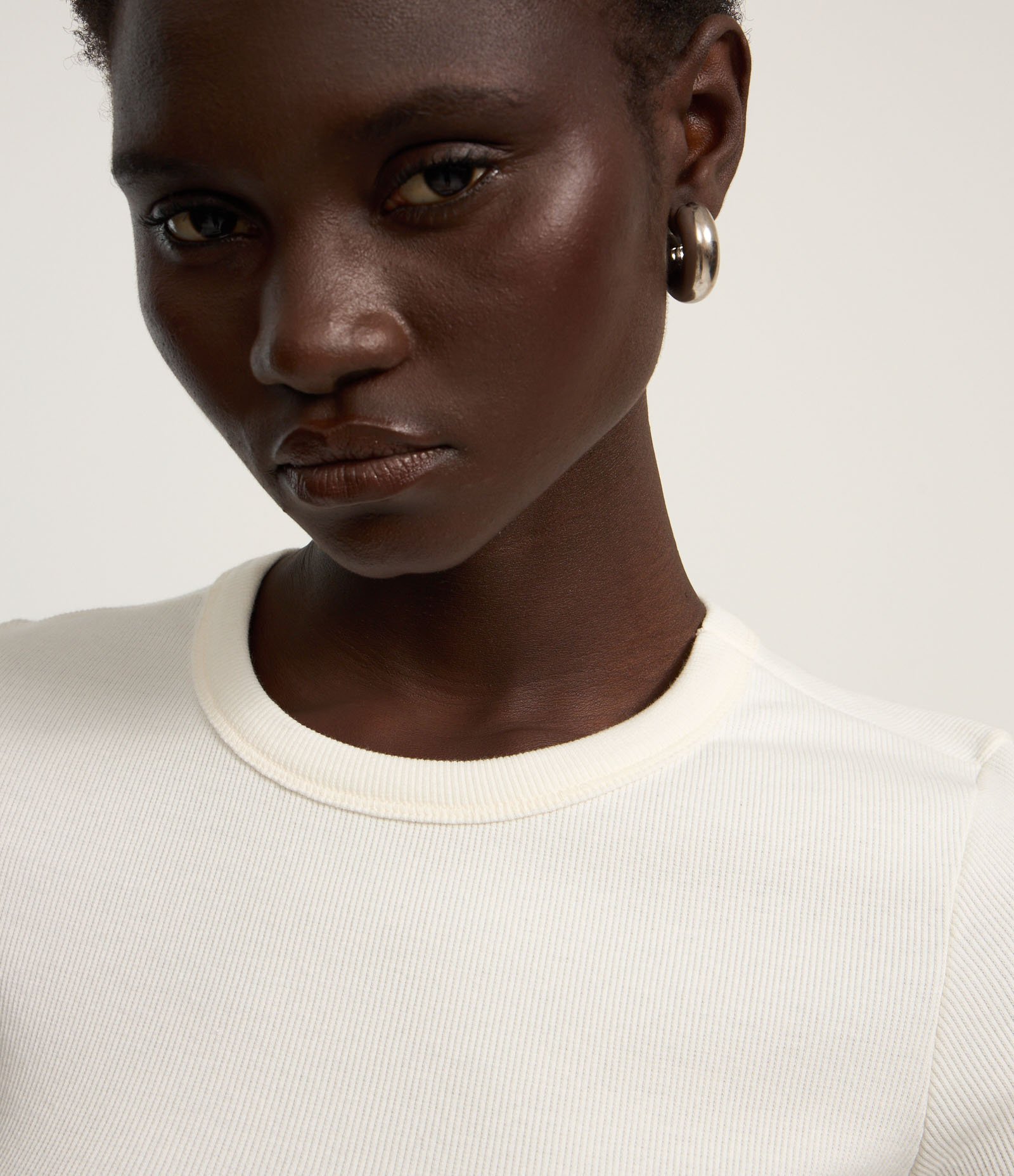 Blusa Canelada em Ribana com Manga Curta Branco 4