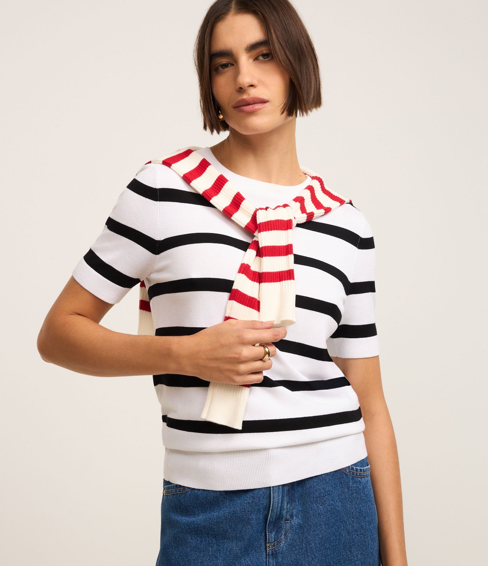 Blusa Básica Listrada em Tricô com Gola Redonda Preto/Branco 1