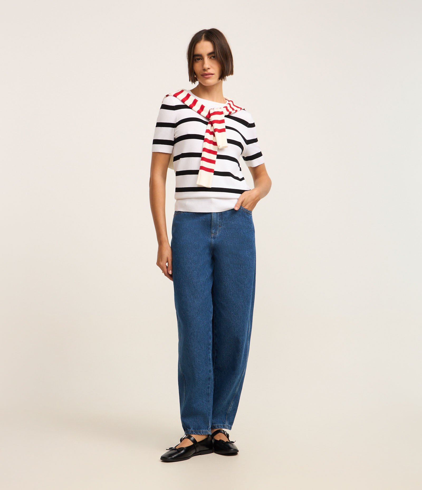 Blusa Básica Listrada em Tricô com Gola Redonda Preto/Branco 2