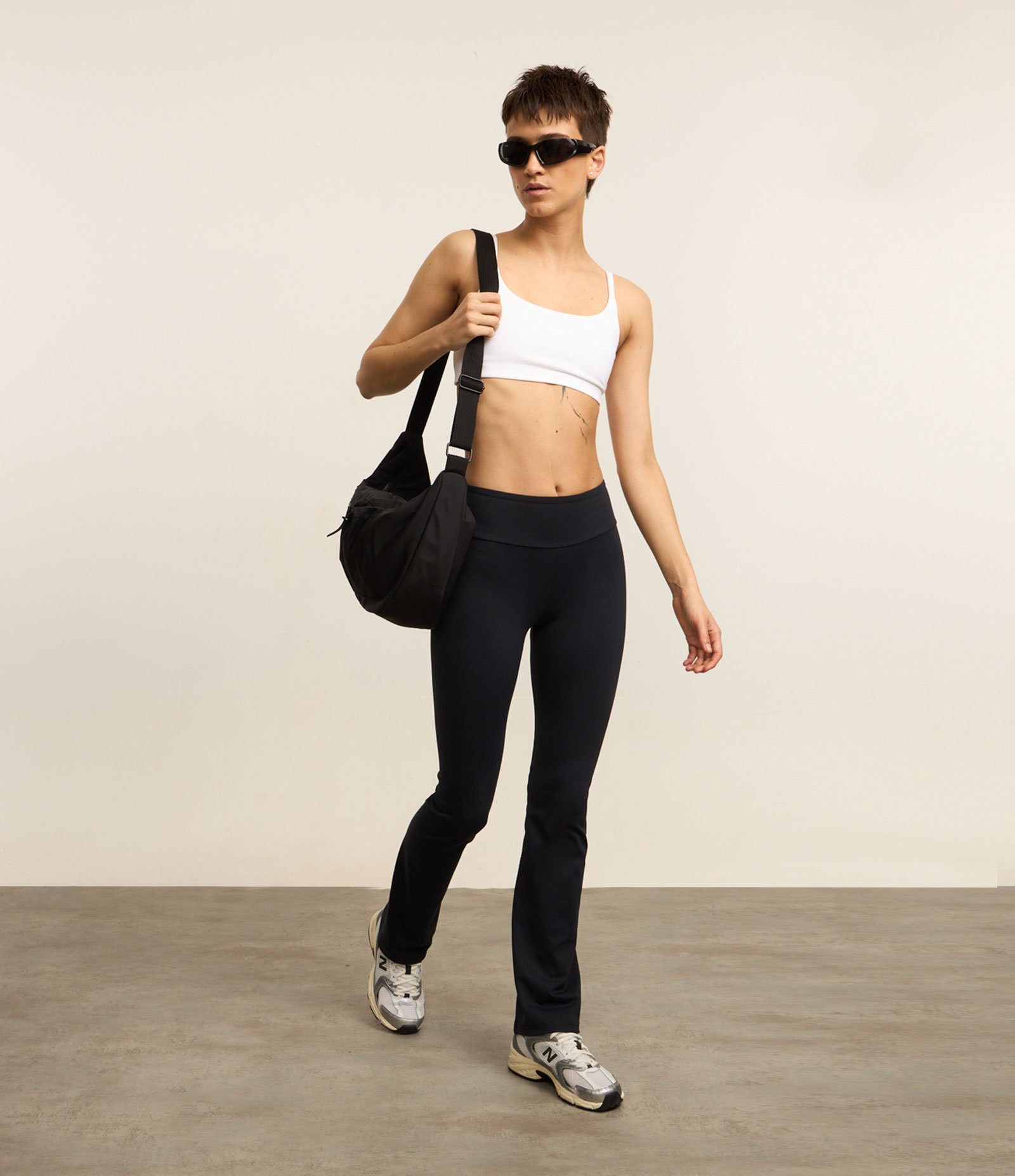 Calça Reta em Microfibra com Cós Alto Preto 1