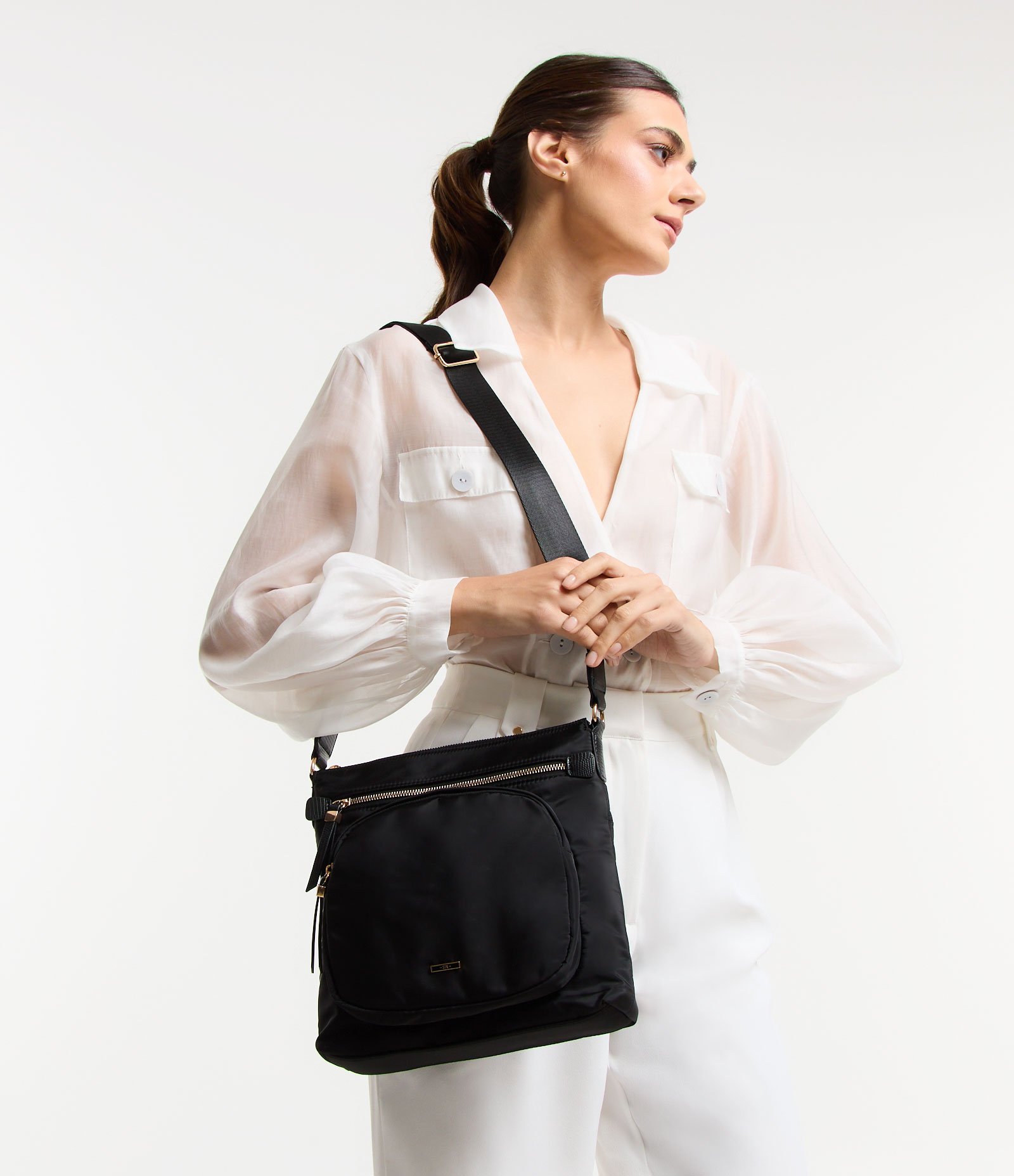 Bolsa Postman com Alça Gorgurão e Bolso Frontal Preto 1