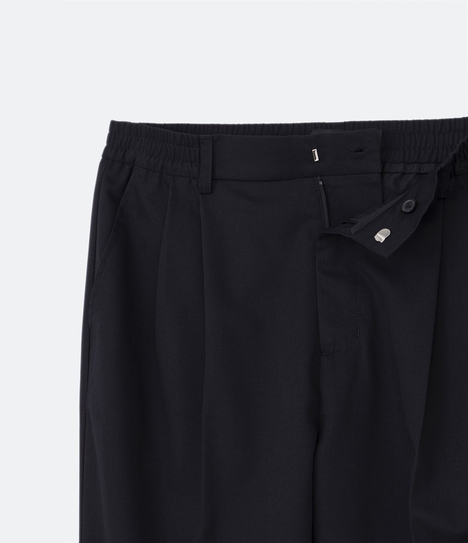 Calça Wide Leg com Bolsos e Pregas Duplas Frontais 8