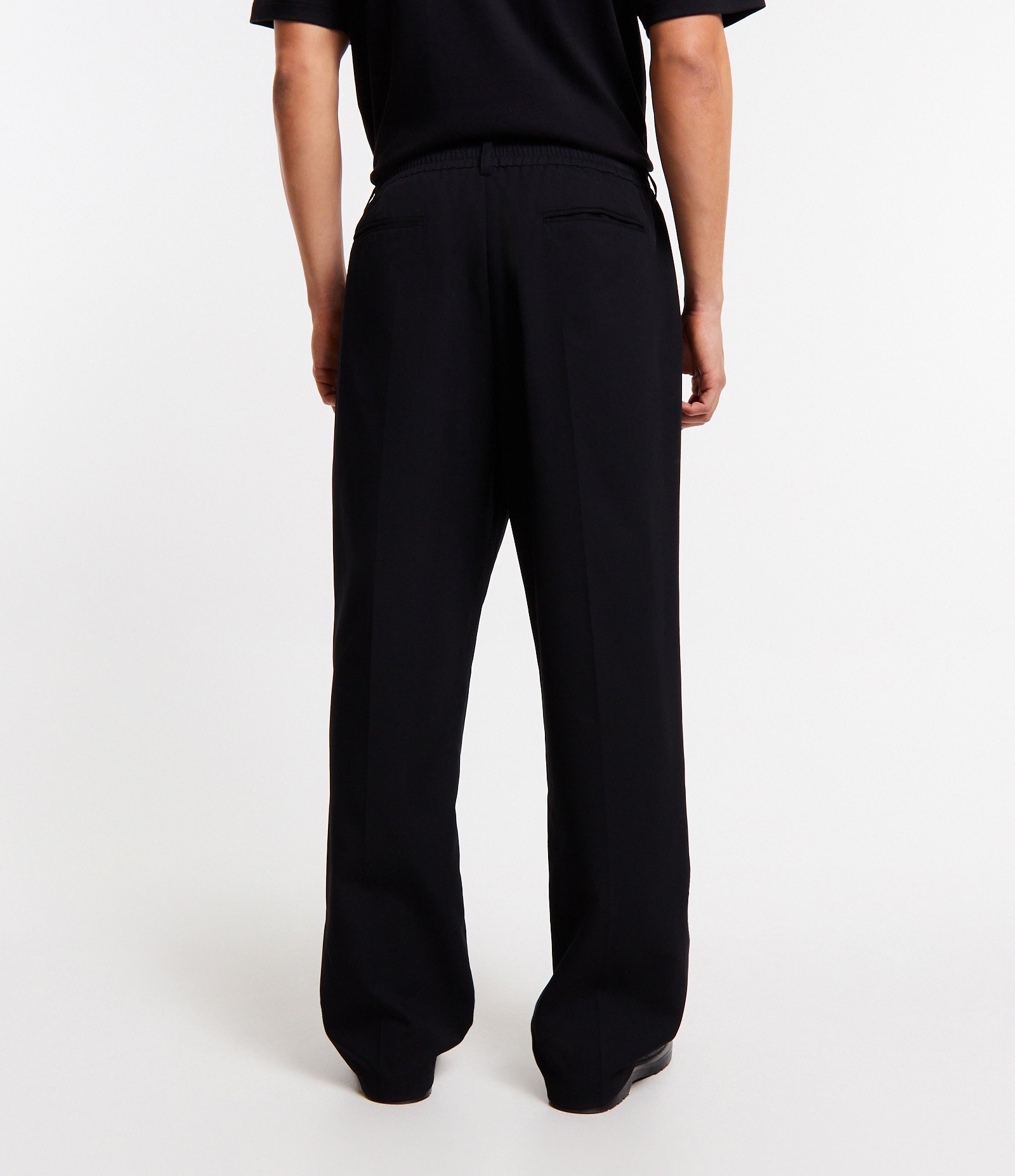 Calça Wide Leg com Bolsos e Pregas Duplas Frontais 5