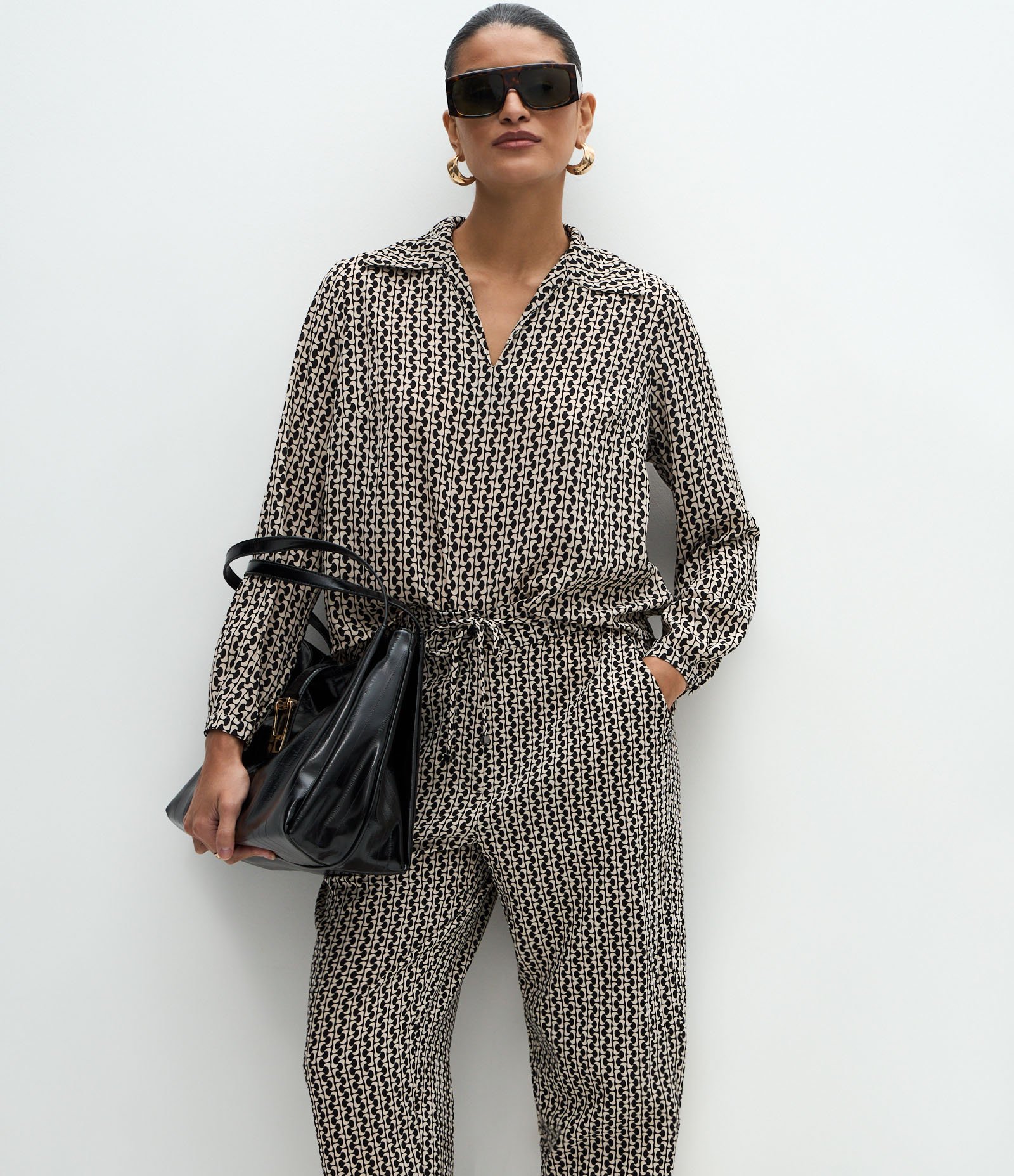 Calça Pijama em Crepe com Estampa Geométrica Preto 2