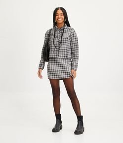 Saia Curta em Tweed Xadrez com Passantes no Cós