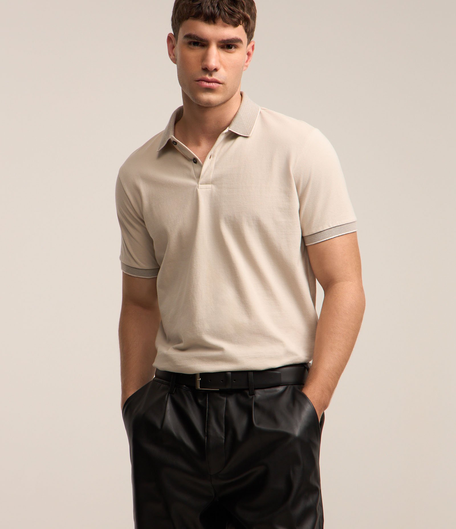 Camisa Polo Slim em Algodão com Botões e Detalhes Contrastantes Bege Gelo 1