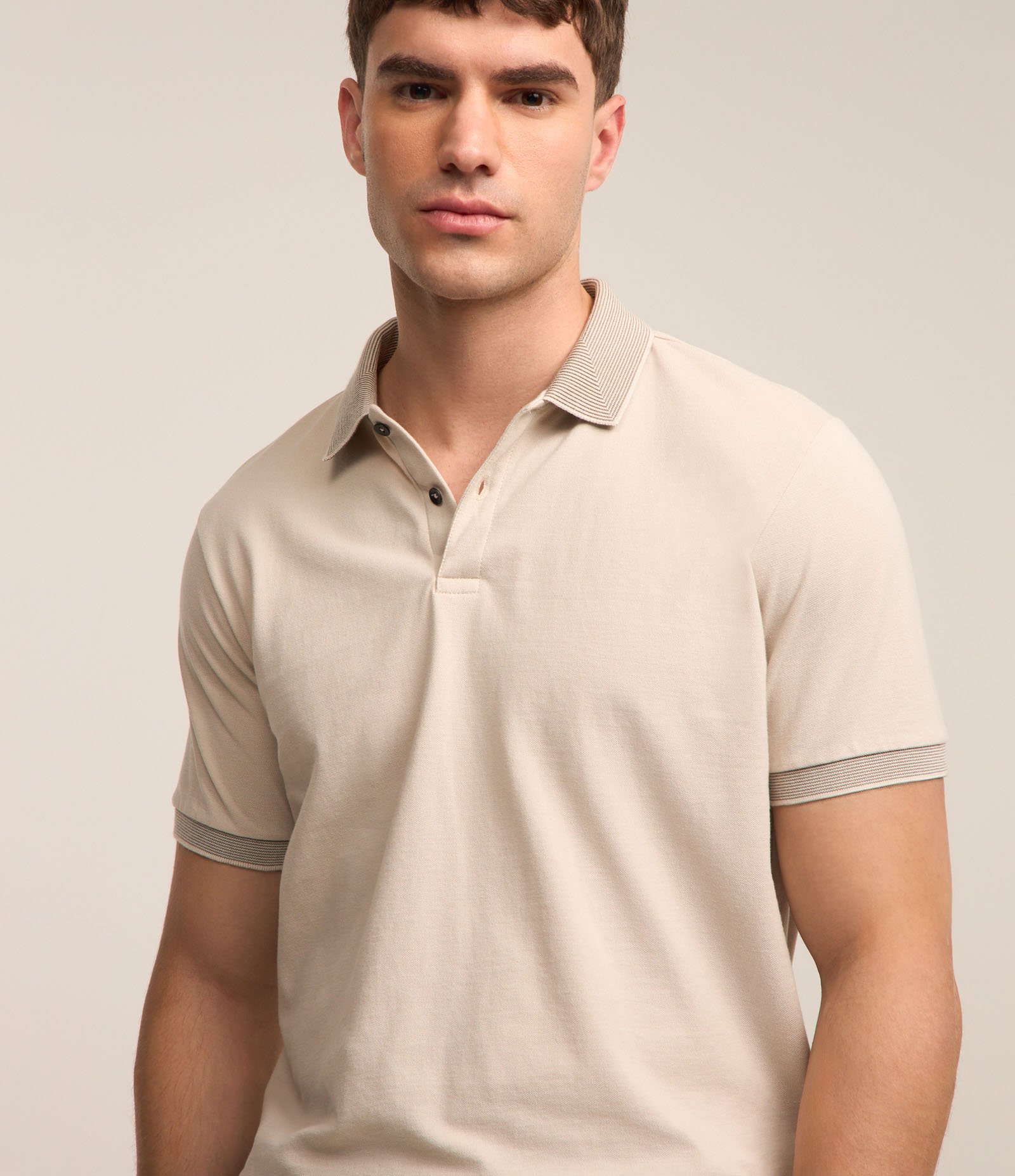 Camisa Polo Slim em Algodão com Botões e Detalhes Contrastantes Bege Gelo 3