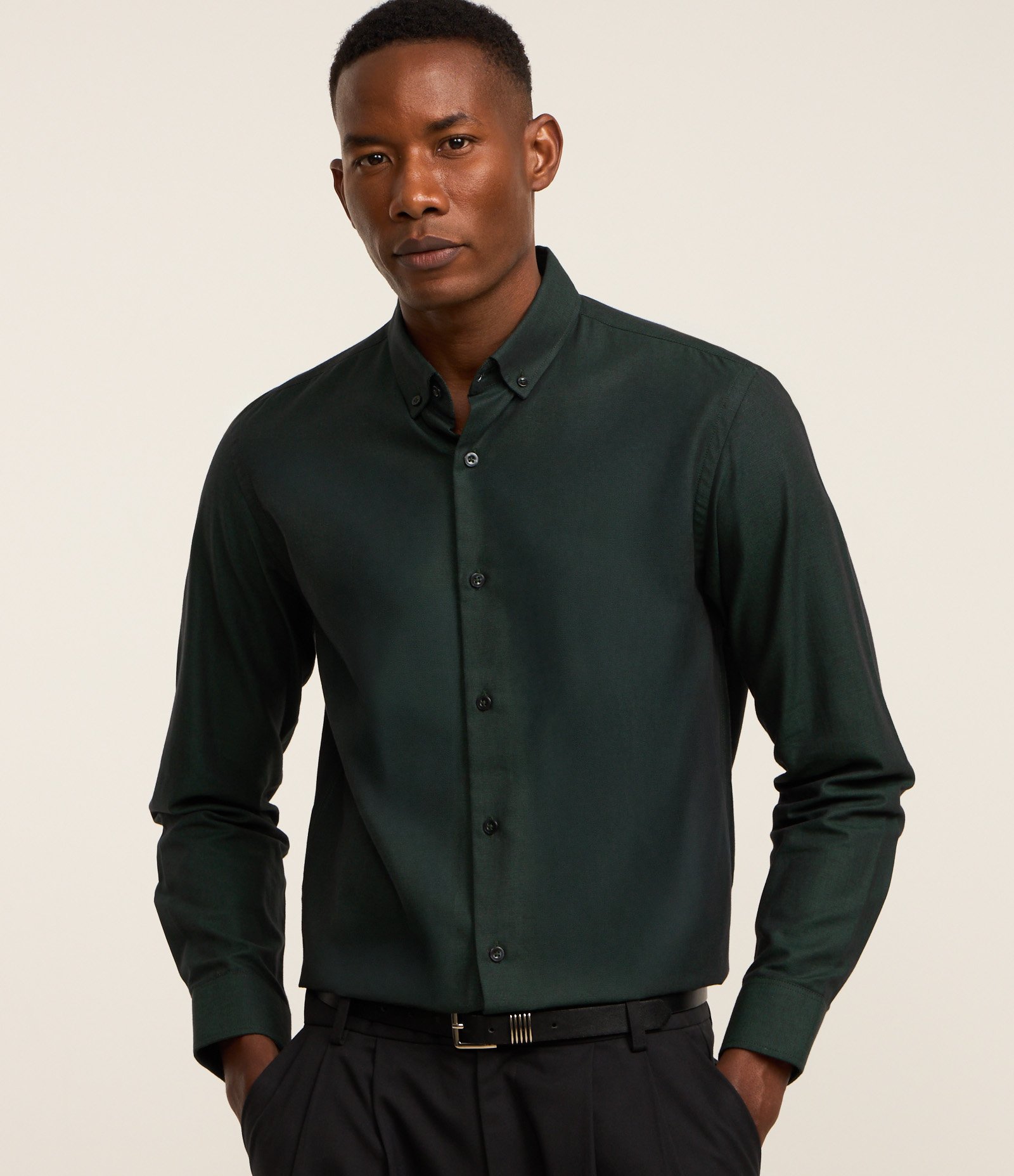 Camisa Regular Básica em Oxford Verde Escuro 1
