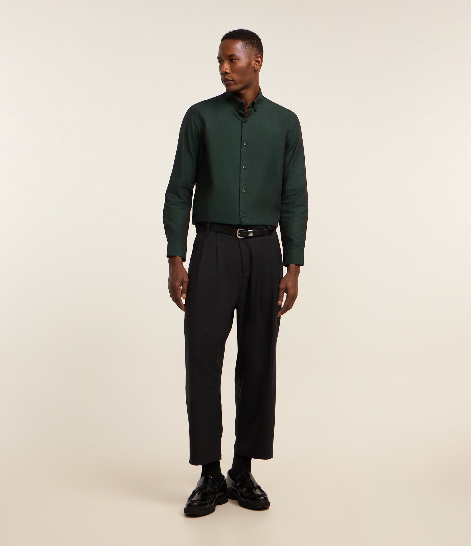 Camisa Regular Básica em Oxford Verde Escuro 2