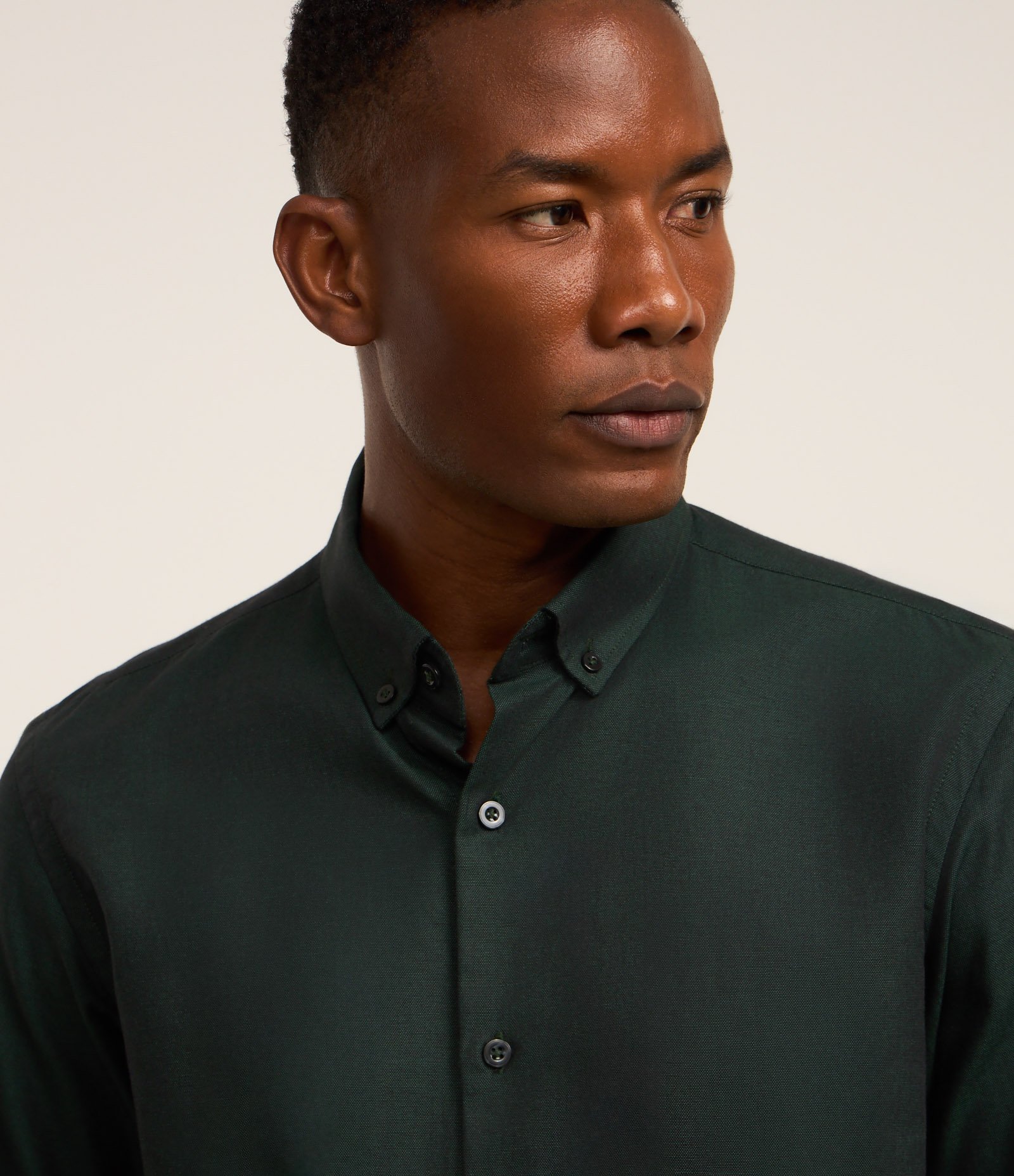 Camisa Regular Básica em Oxford Verde Escuro 3