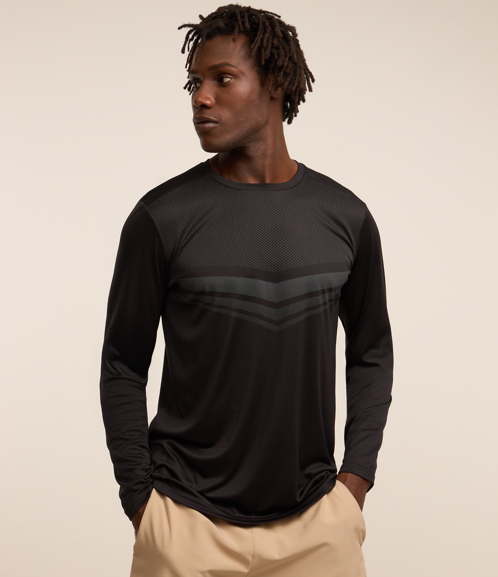 Camiseta Esportiva com Estampa Delta Pontilhado Preto 1