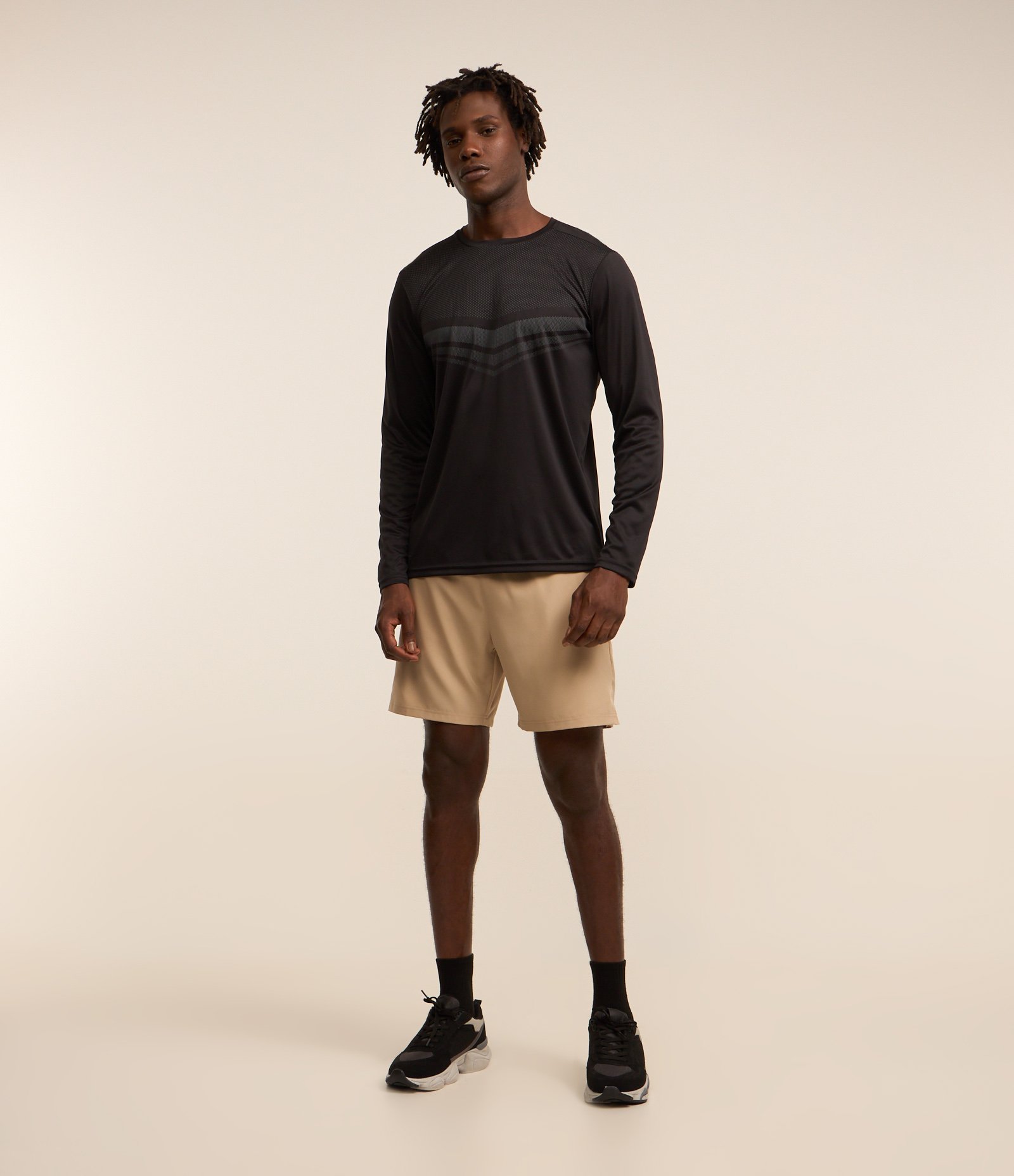 Camiseta Esportiva com Estampa Delta Pontilhado Preto 2