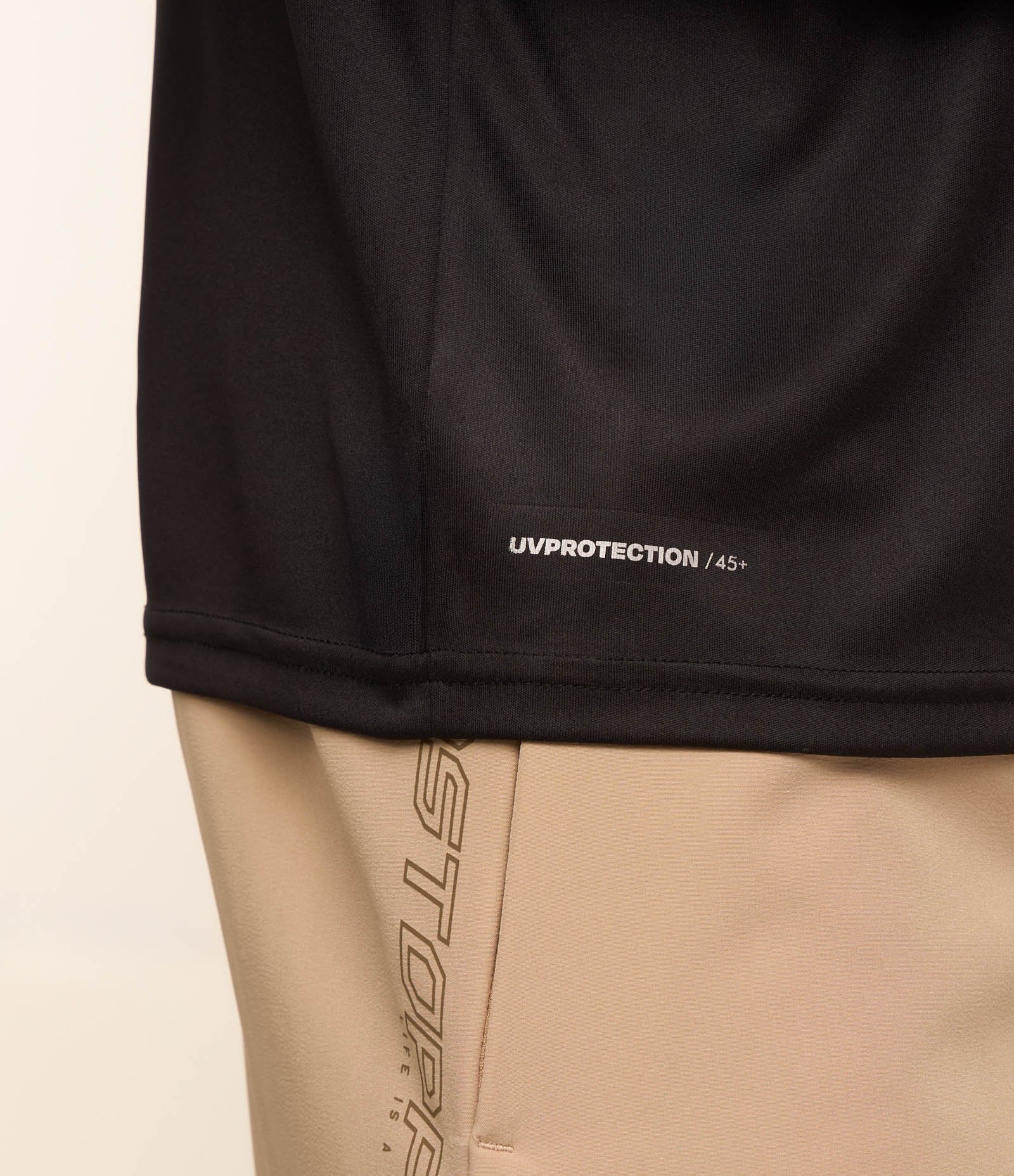 Camiseta Esportiva com Estampa Delta Pontilhado Preto 3