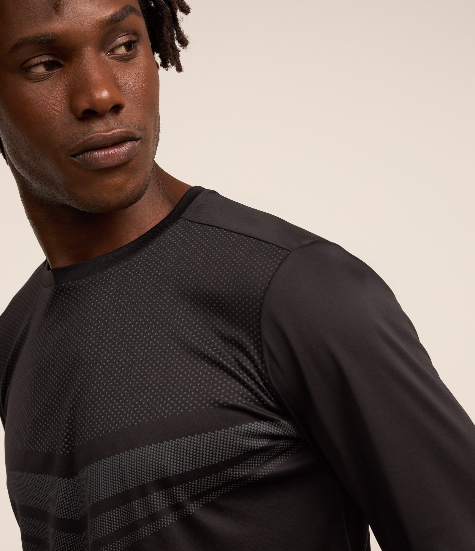 Camiseta Esportiva com Estampa Delta Pontilhado Preto 4