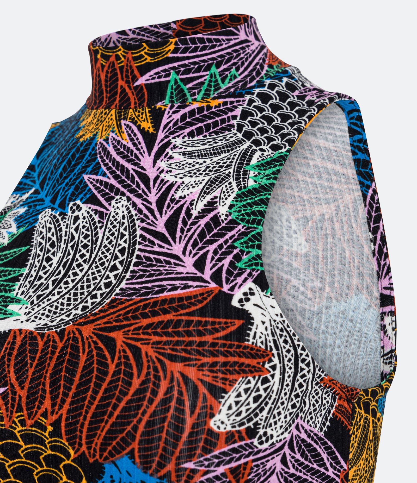 Blusa Cropped Sem Mnaga em RIbana com Estampa Tropical Colorida Multicores 2