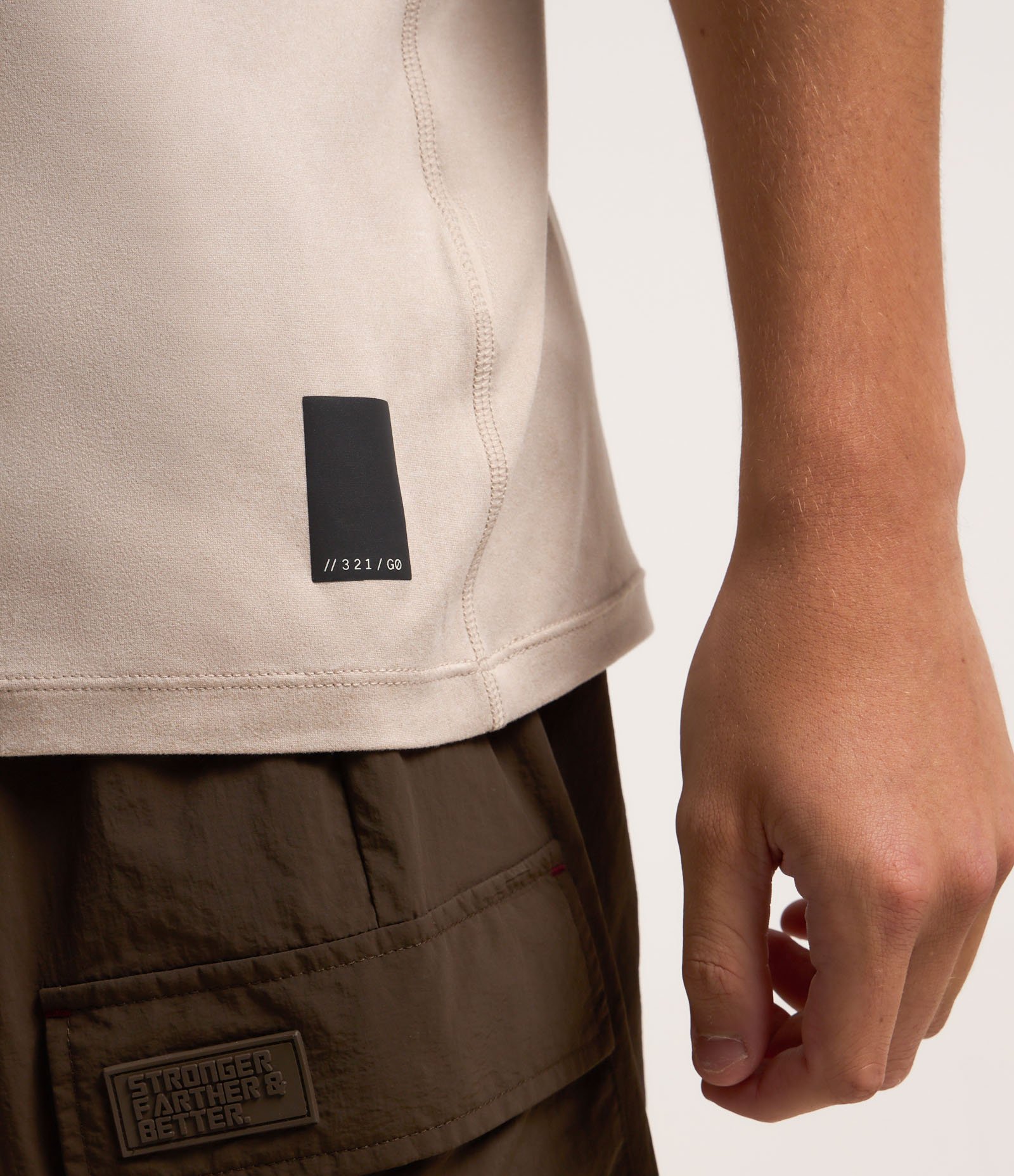 Camiseta Regular Esportiva em Tecnologia Dry com Etiqueta na Barra Bege 4