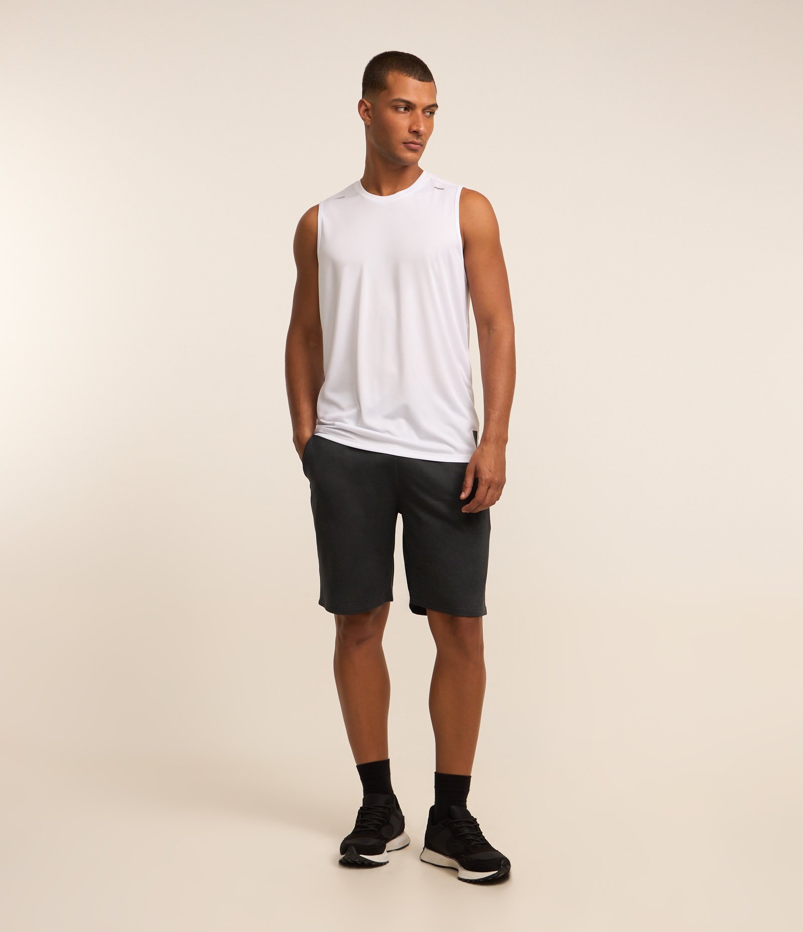 Bermuda Longa Esportiva em Microfibra com Cós Elástico Cinza Chumbo 1