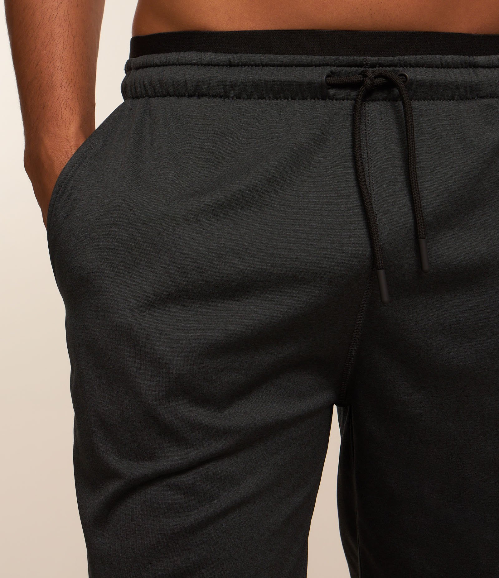 Bermuda Longa Esportiva em Microfibra com Cós Elástico Cinza Chumbo 4