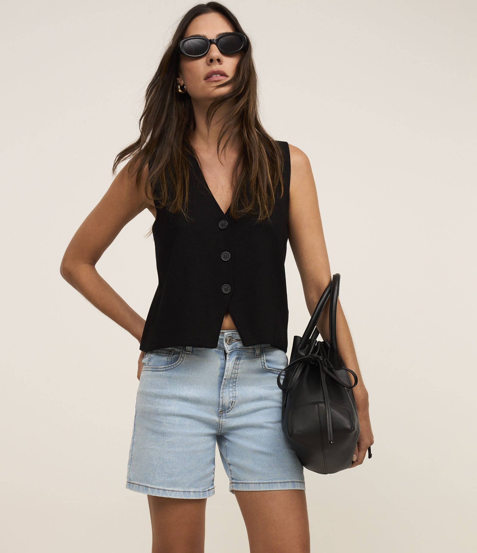 Short Jeans Clássico com Cintura Média Azul 2