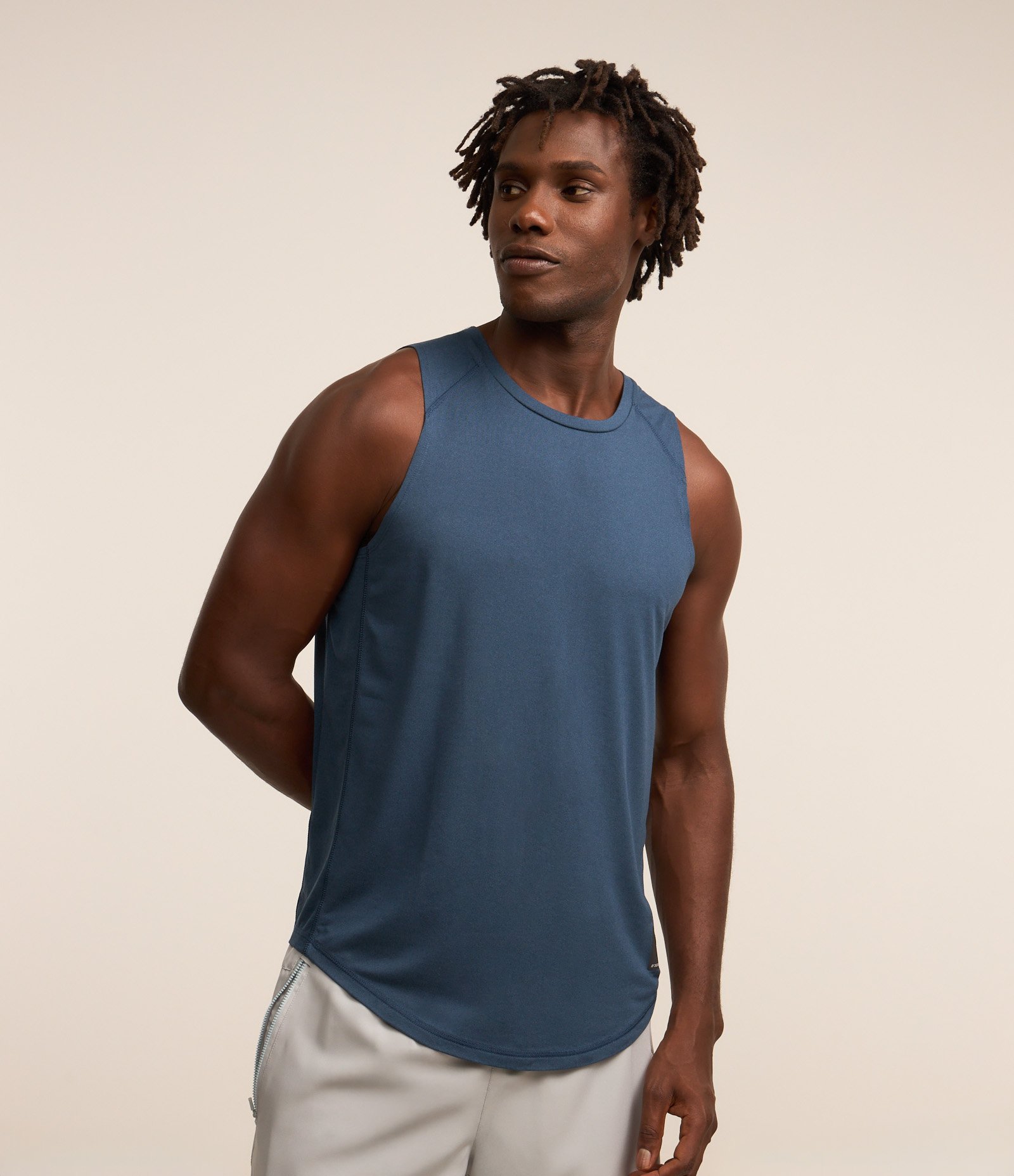 Regata Regular Esportiva com Etiqueta na Barra e Detalhe Contrastante Azul Médio 1