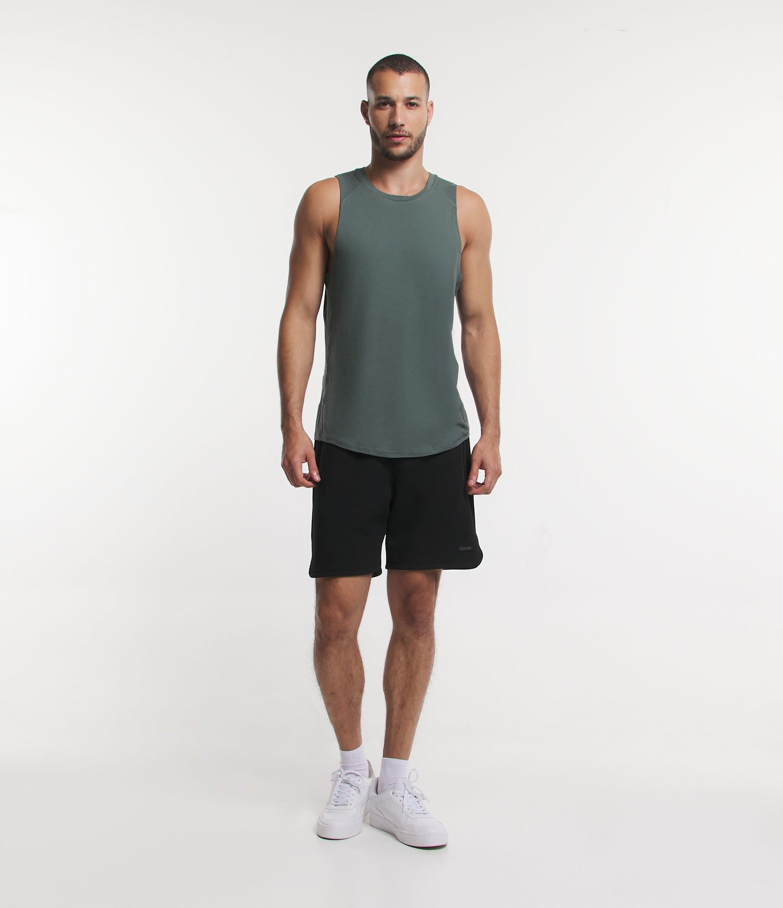 Regata Regular Esportiva com Etiqueta na Barra e Detalhe Contrastante Verde 2